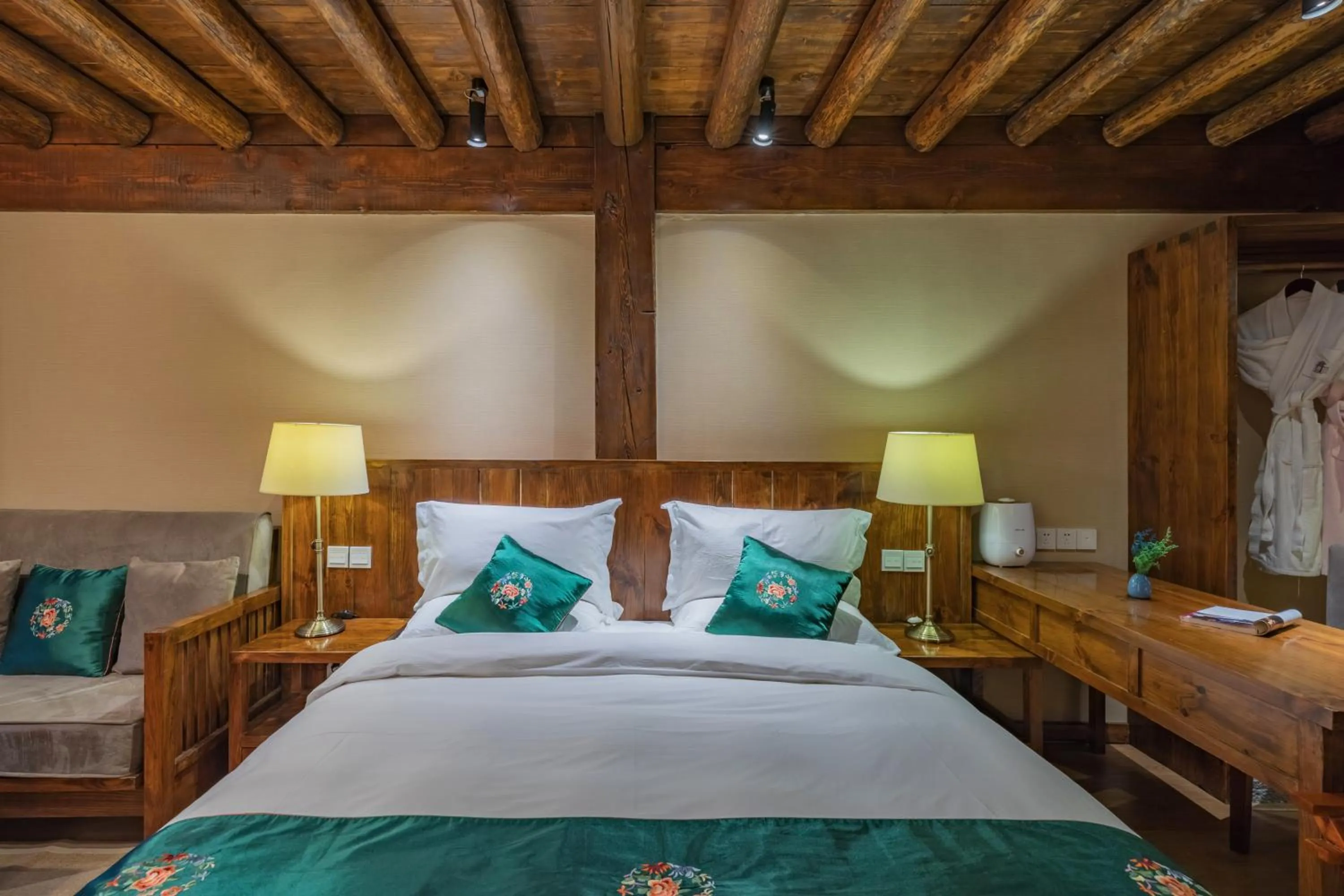 Bed in Arro Khampa By Zinc Journey Shangri-la