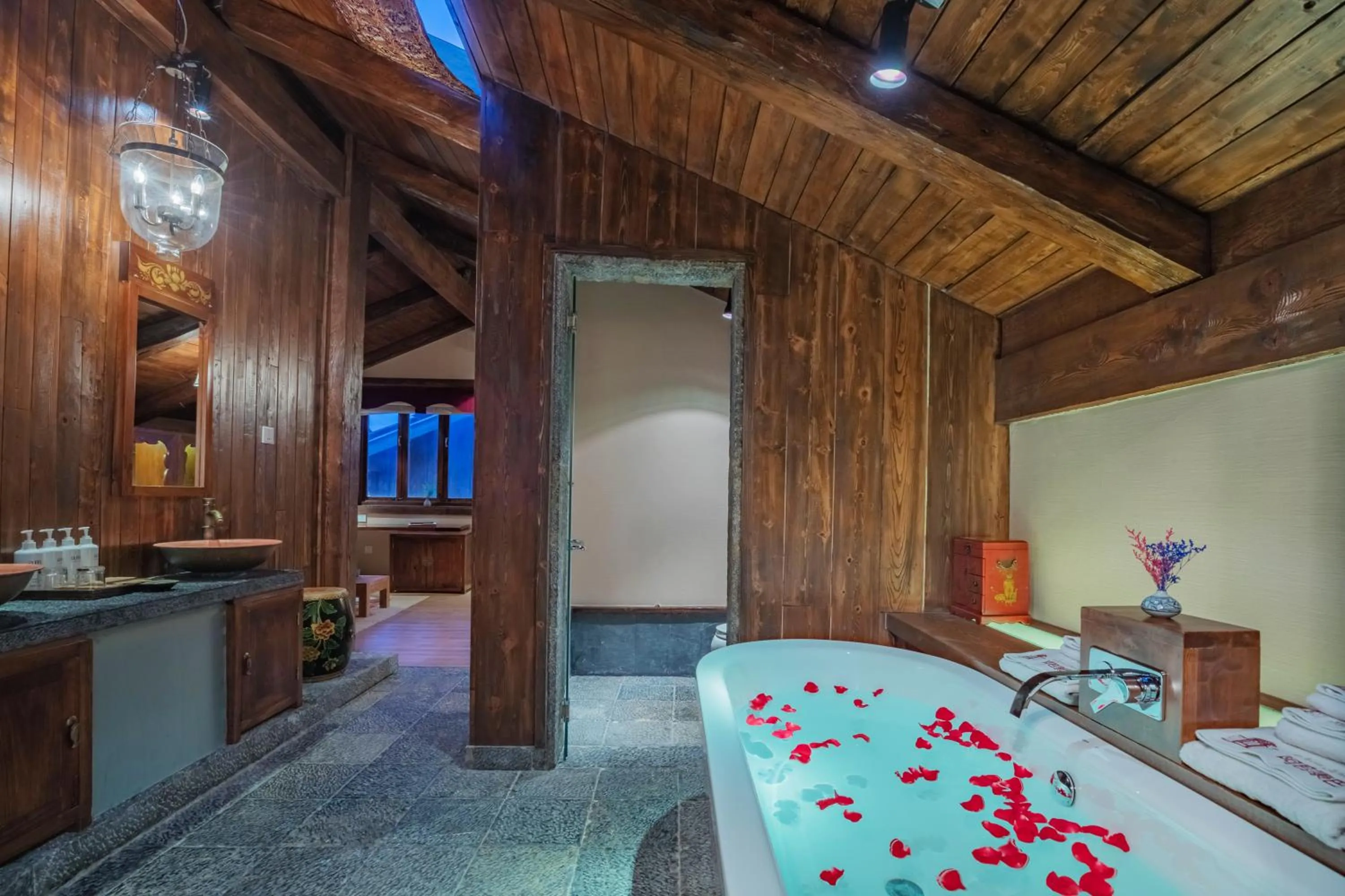 Bath in Arro Khampa By Zinc Journey Shangri-la