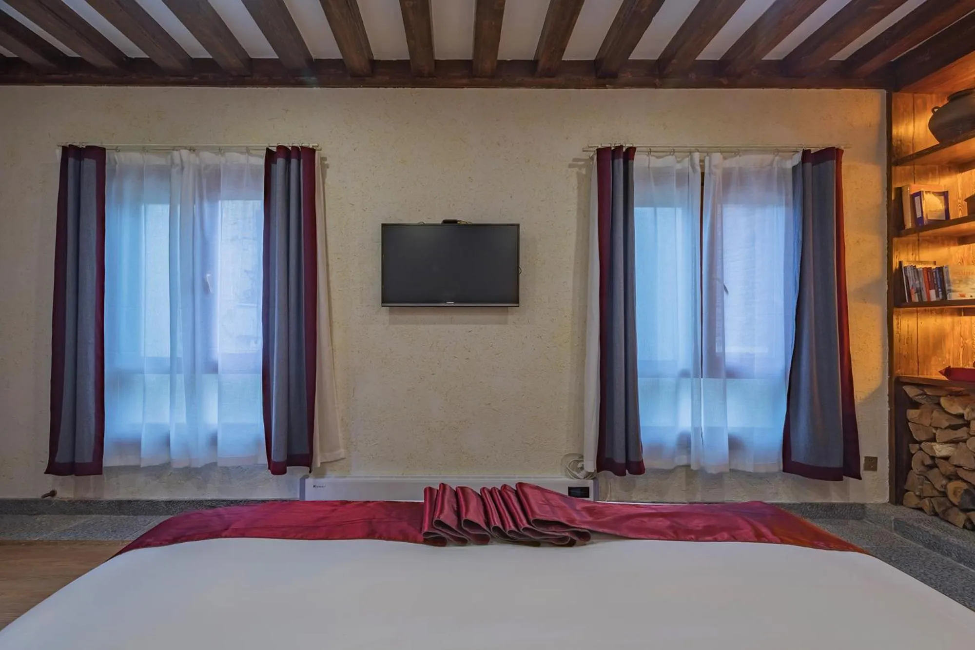 Bedroom, Bed in Arro Khampa By Zinc Journey Shangri-la