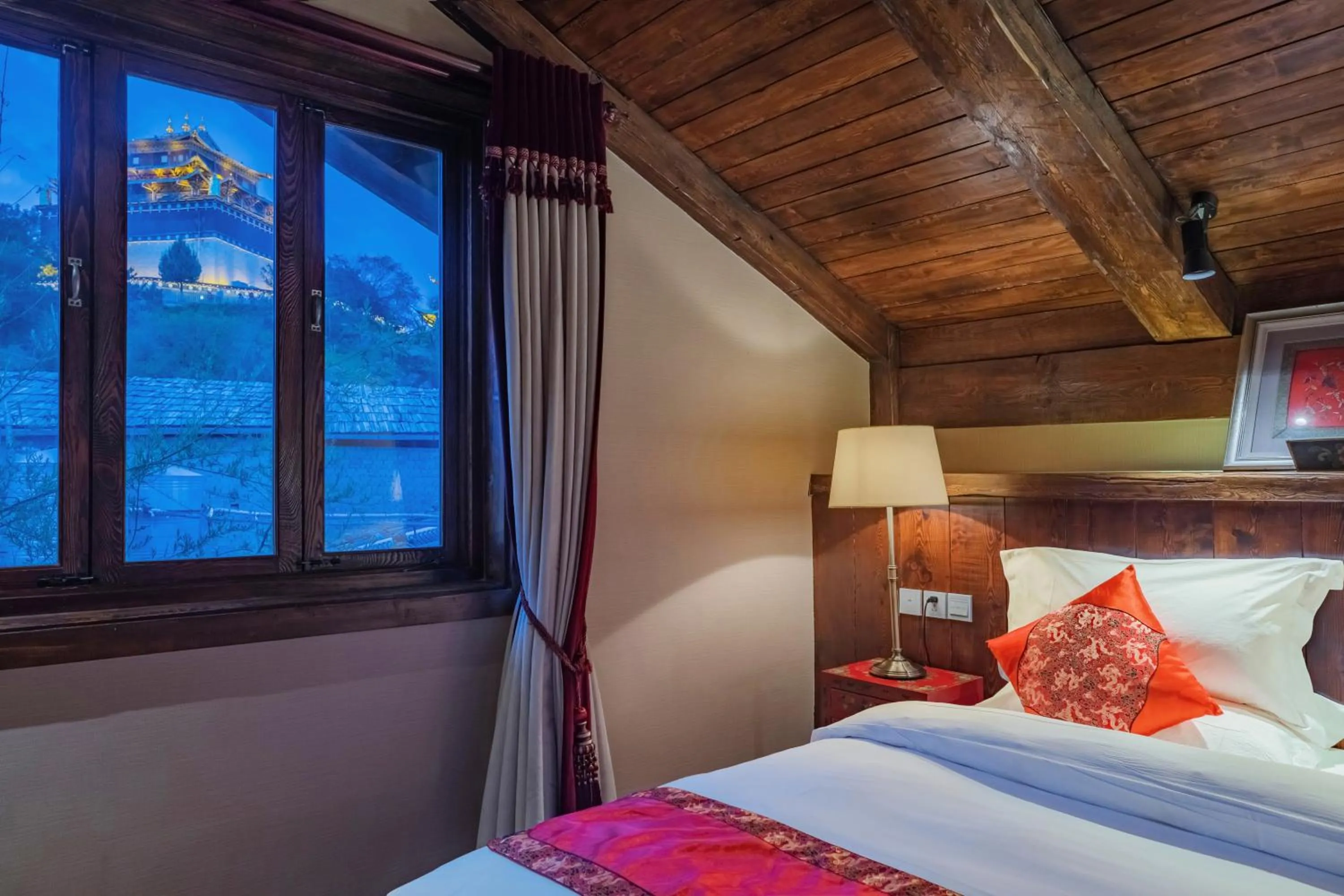 Property building, Bed in Arro Khampa By Zinc Journey Shangri-la