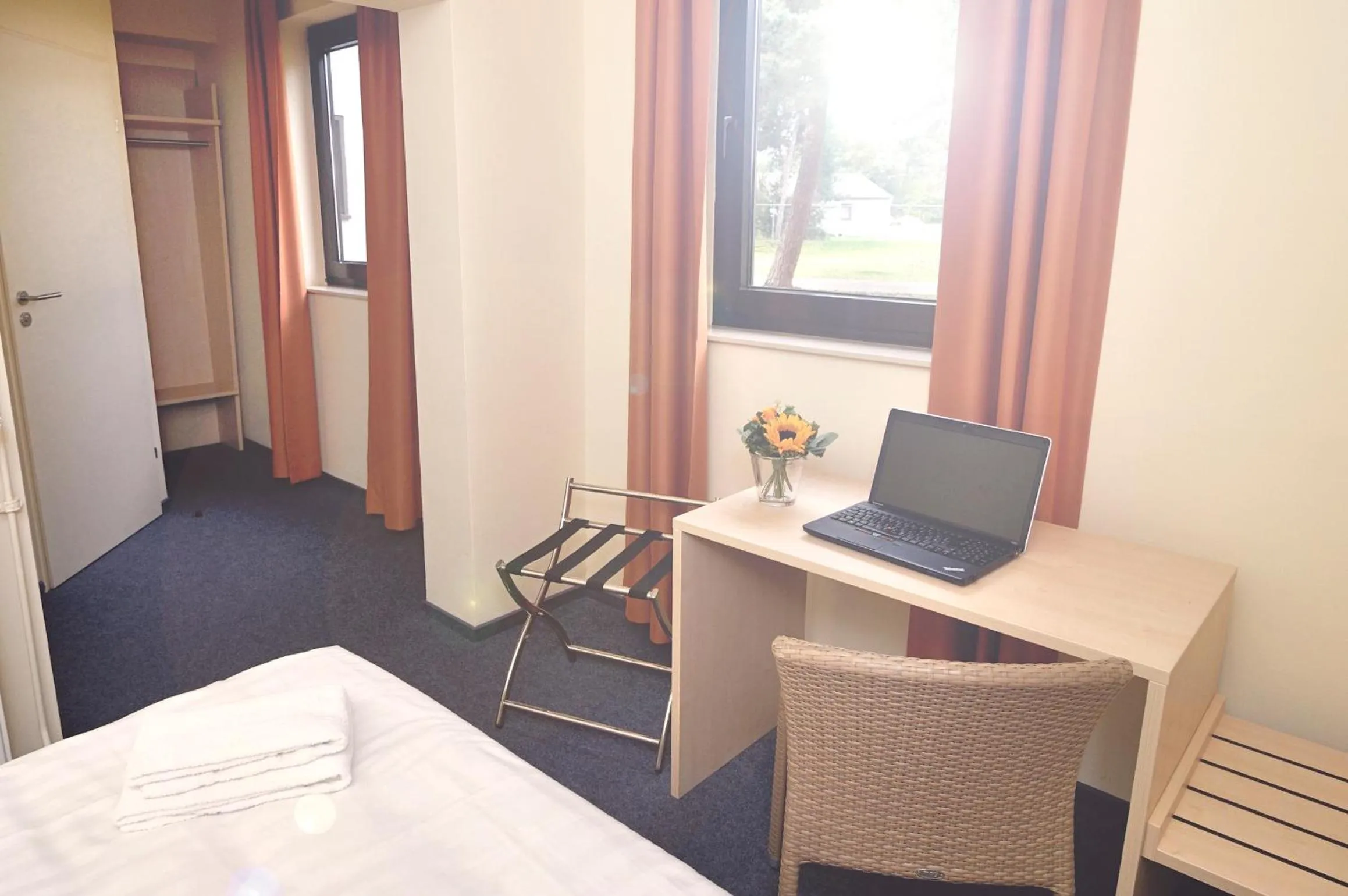 Photo of the whole room, Bed in Best Deal Airporthotel Weeze