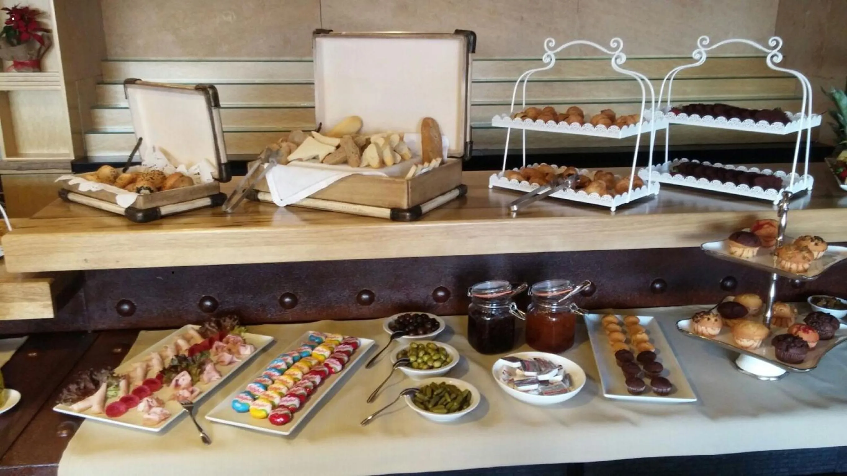 Food in Jounieh Suites Boutique Hotel