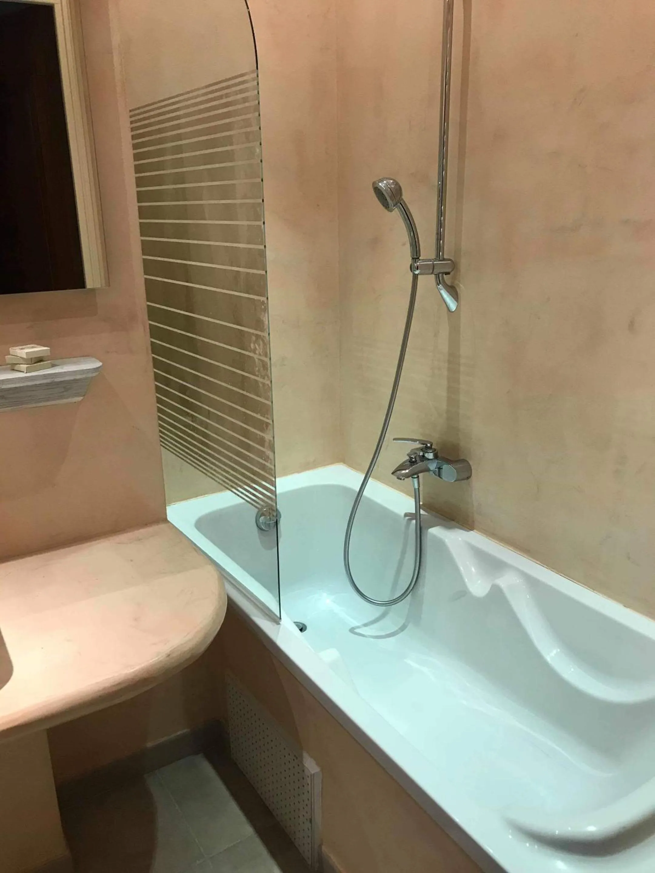 Bathroom in Le Mas de la Villarde