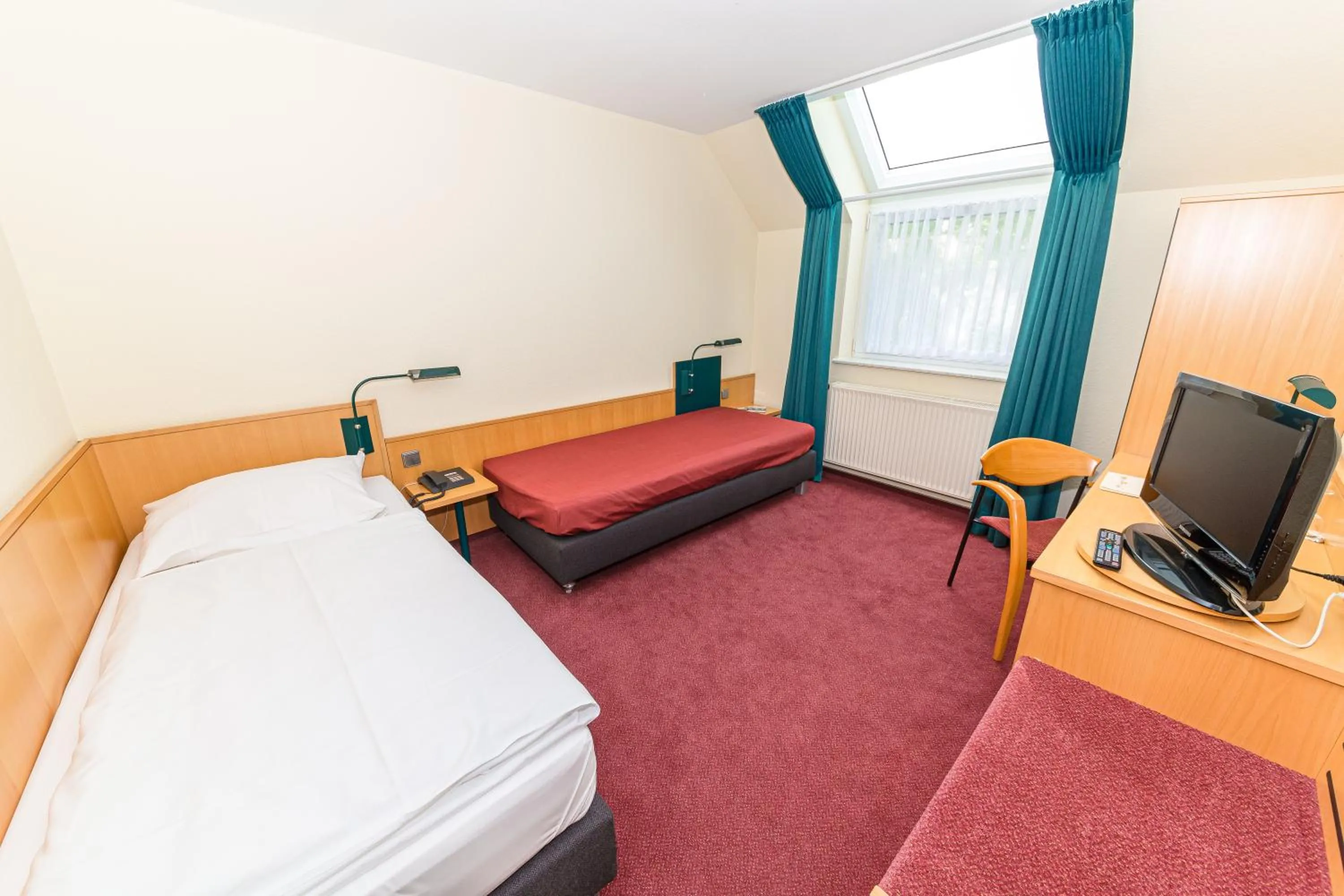 Photo of the whole room, Bed in Akzent Parkhotel Trebbin