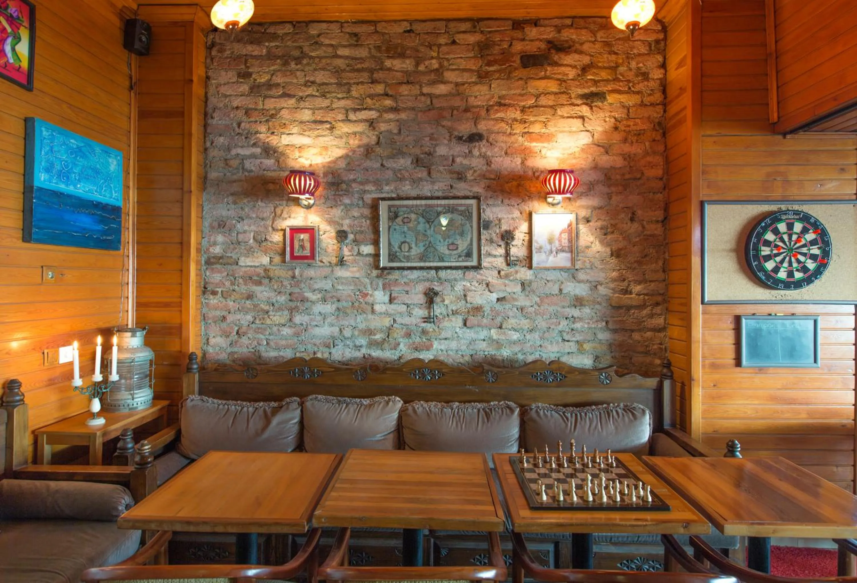 Communal lounge/ TV room in Cheers Lighthouse