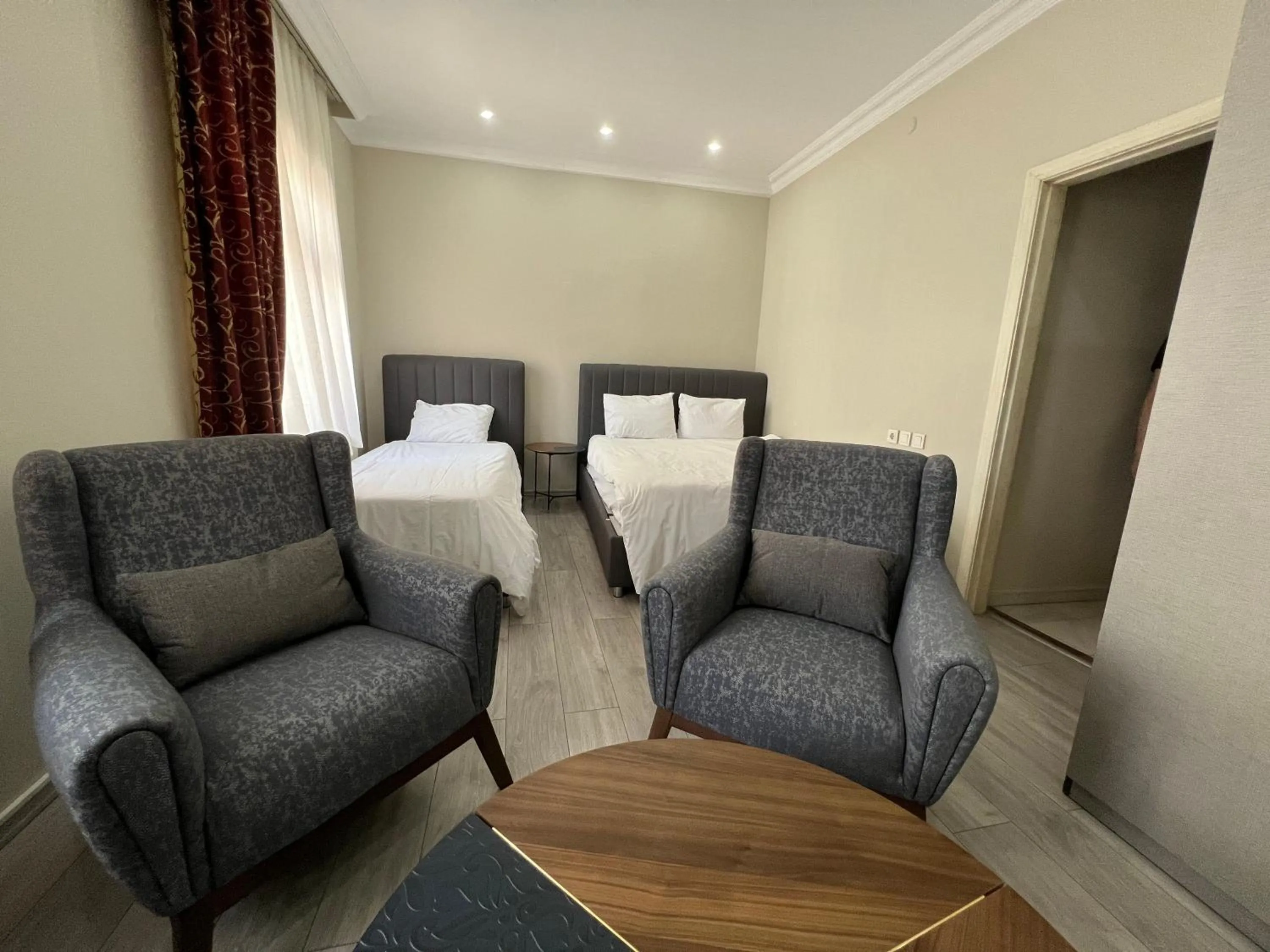 Photo of the whole room, Bed in Cheers Lighthouse