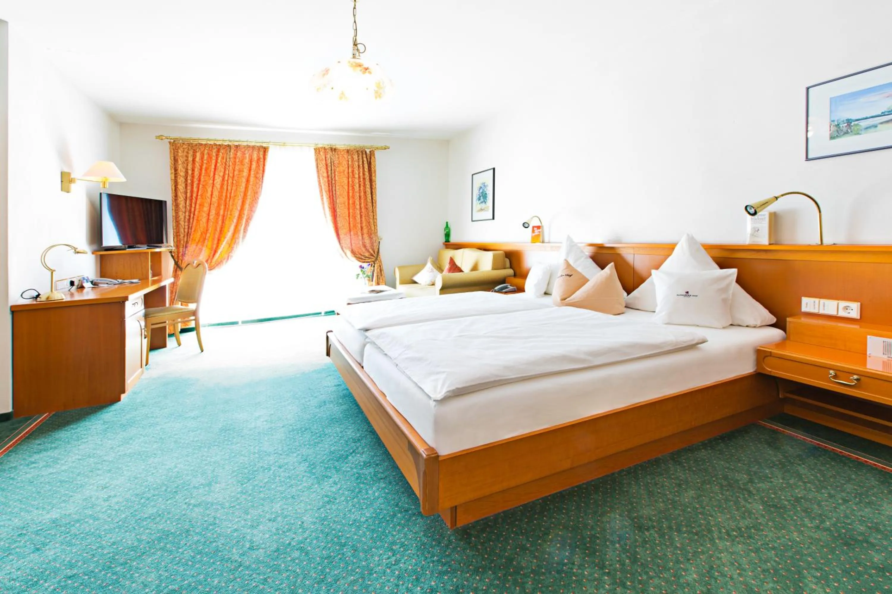 Bed in AKZENT Hotel Restaurant Altdorfer Hof