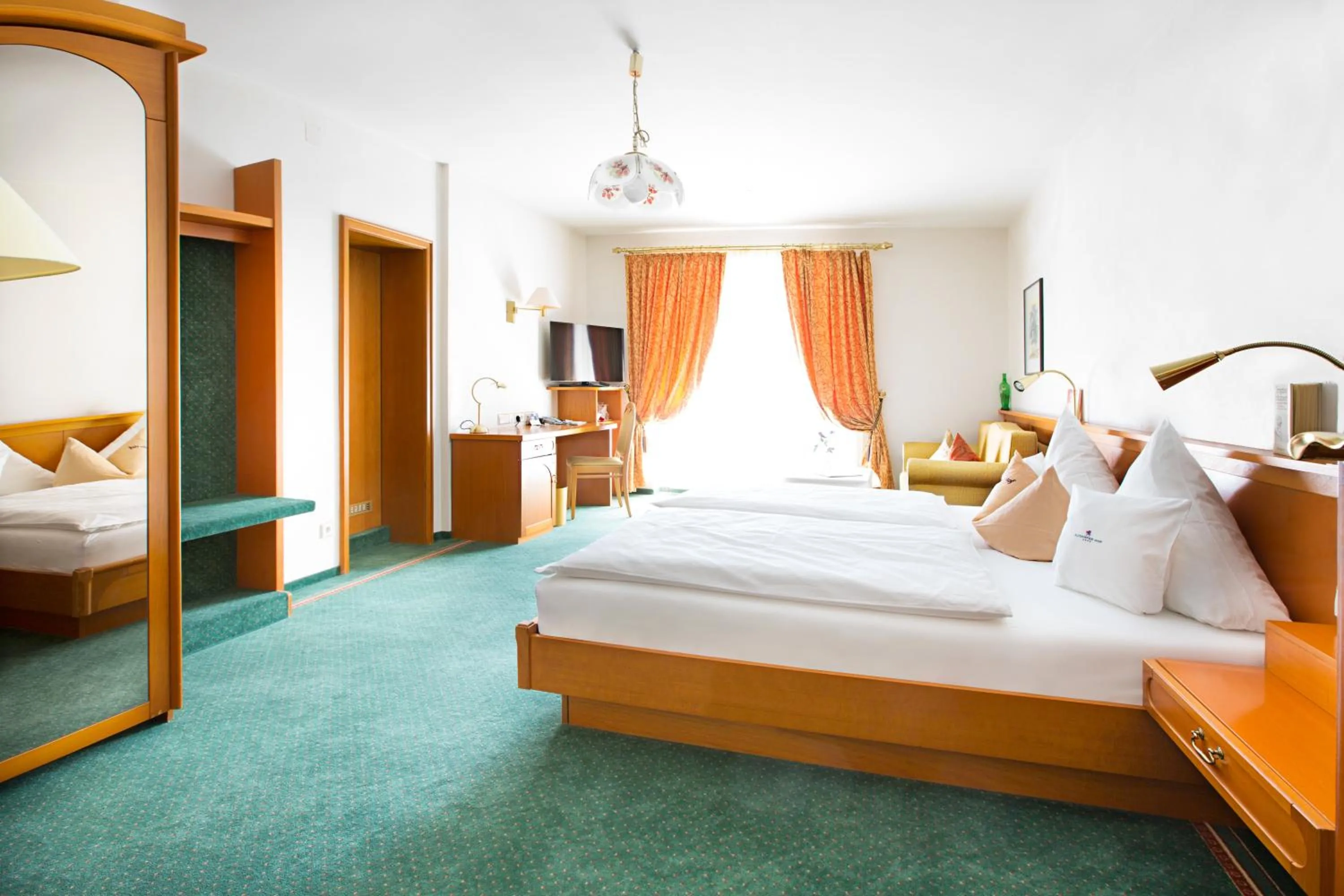 Bed in AKZENT Hotel Restaurant Altdorfer Hof