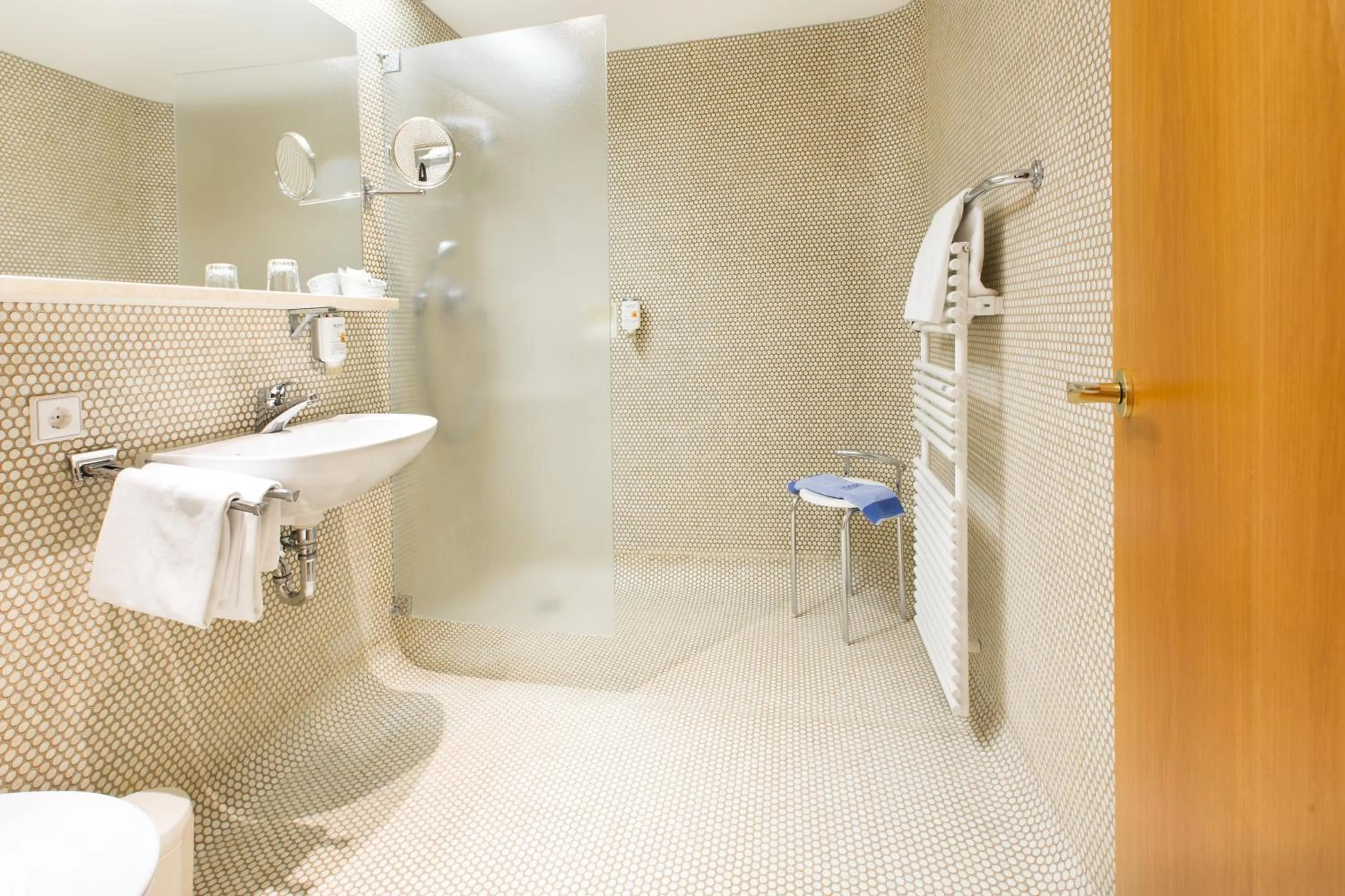 Bathroom in AKZENT Hotel Restaurant Altdorfer Hof