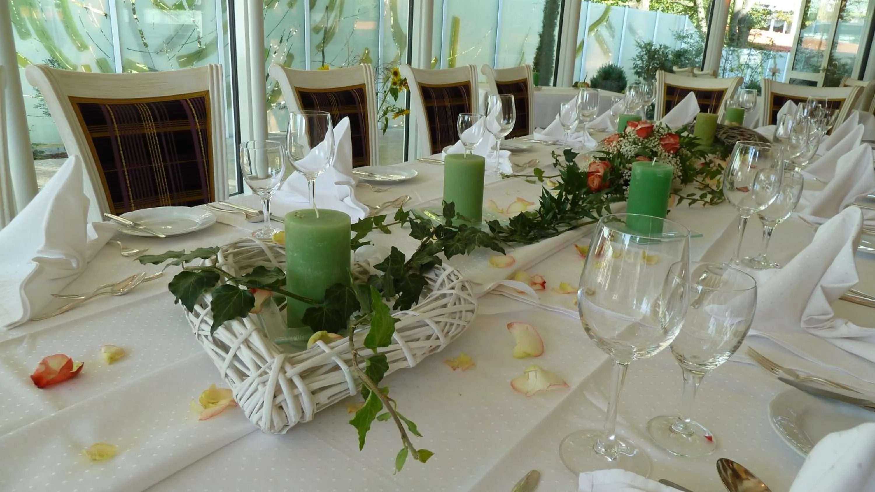 Restaurant/places to eat in AKZENT Hotel Restaurant Altdorfer Hof