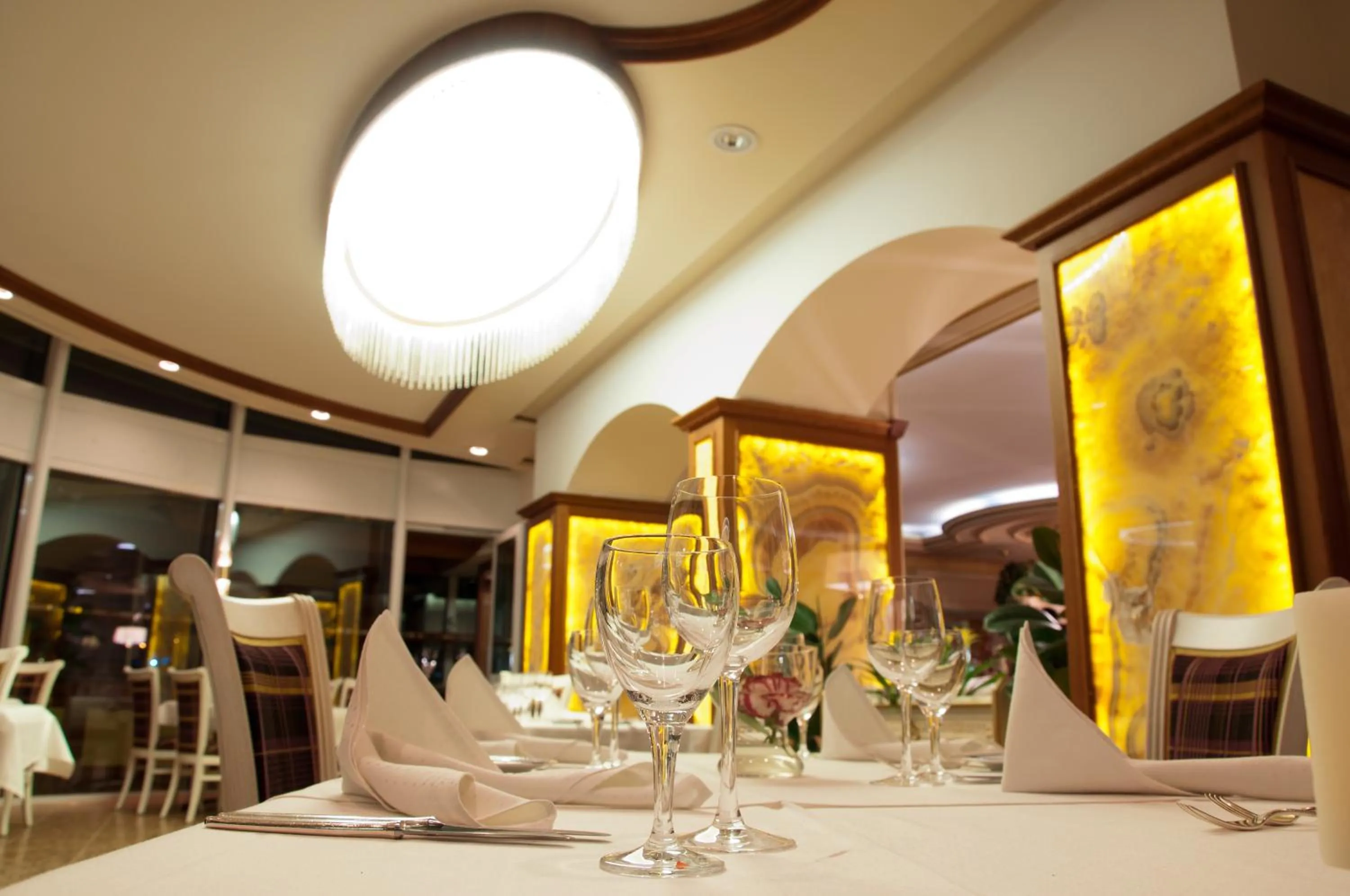 Restaurant/places to eat in AKZENT Hotel Restaurant Altdorfer Hof