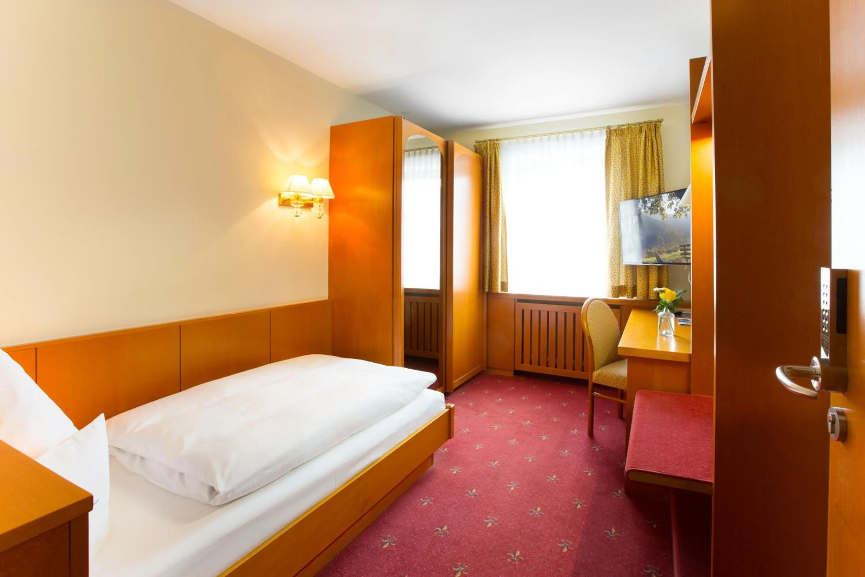 Bed in AKZENT Hotel Restaurant Altdorfer Hof