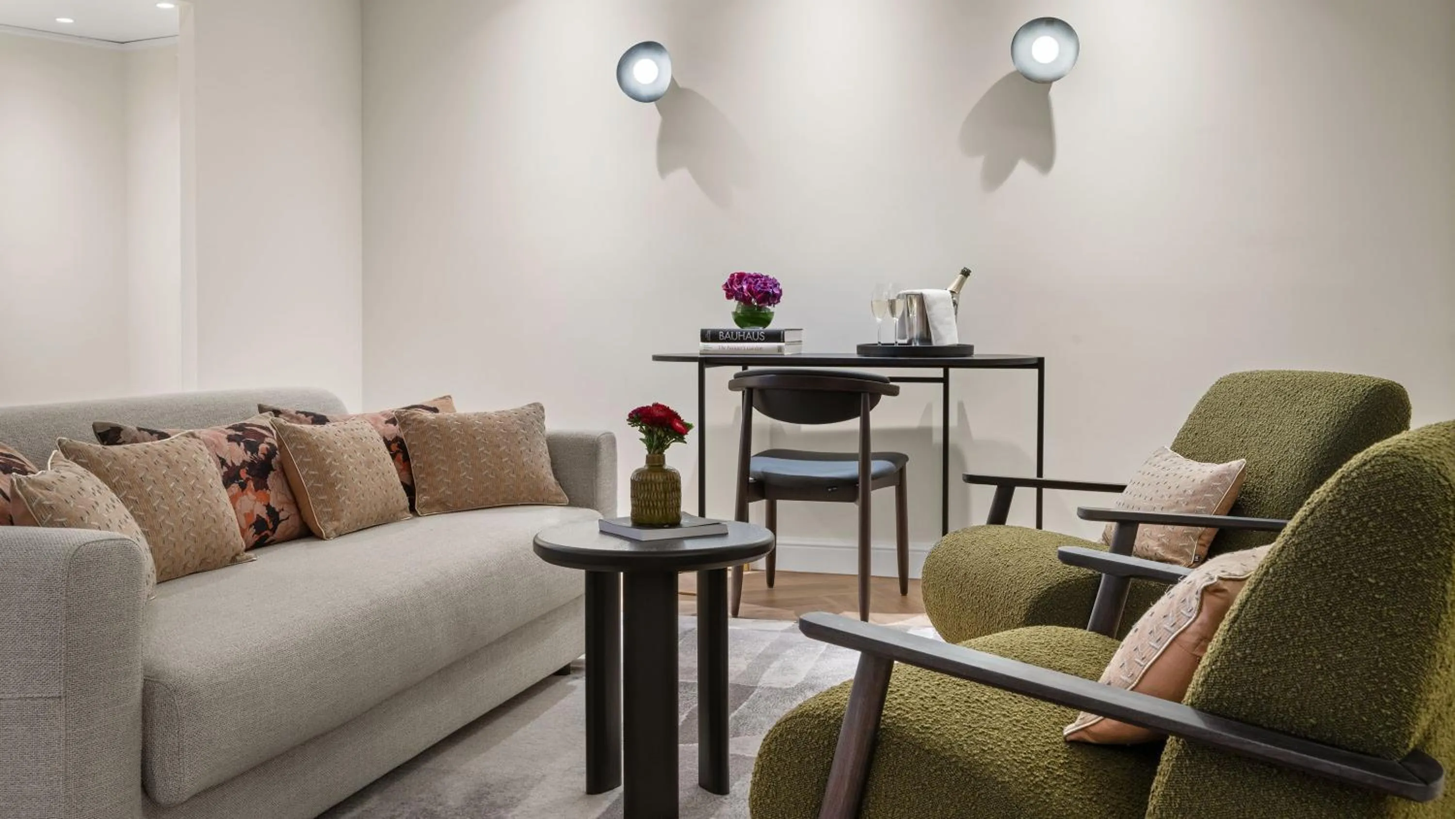 Photo of the whole room in Hotel Bristol Berlin