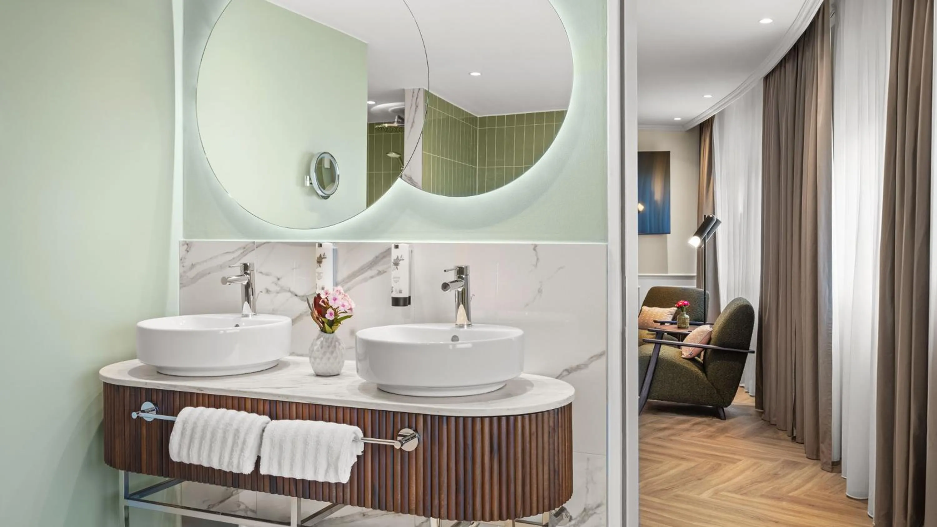 Photo of the whole room in Hotel Bristol Berlin