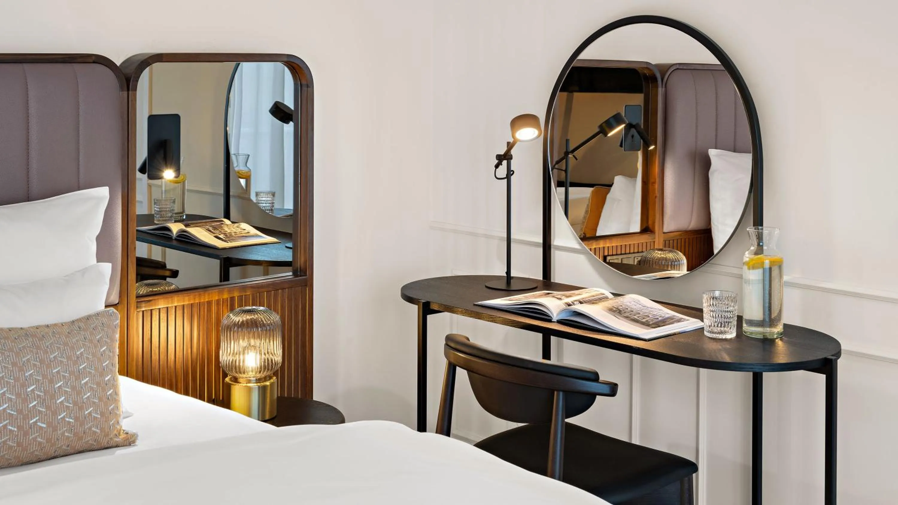 Bed in Hotel Bristol Berlin