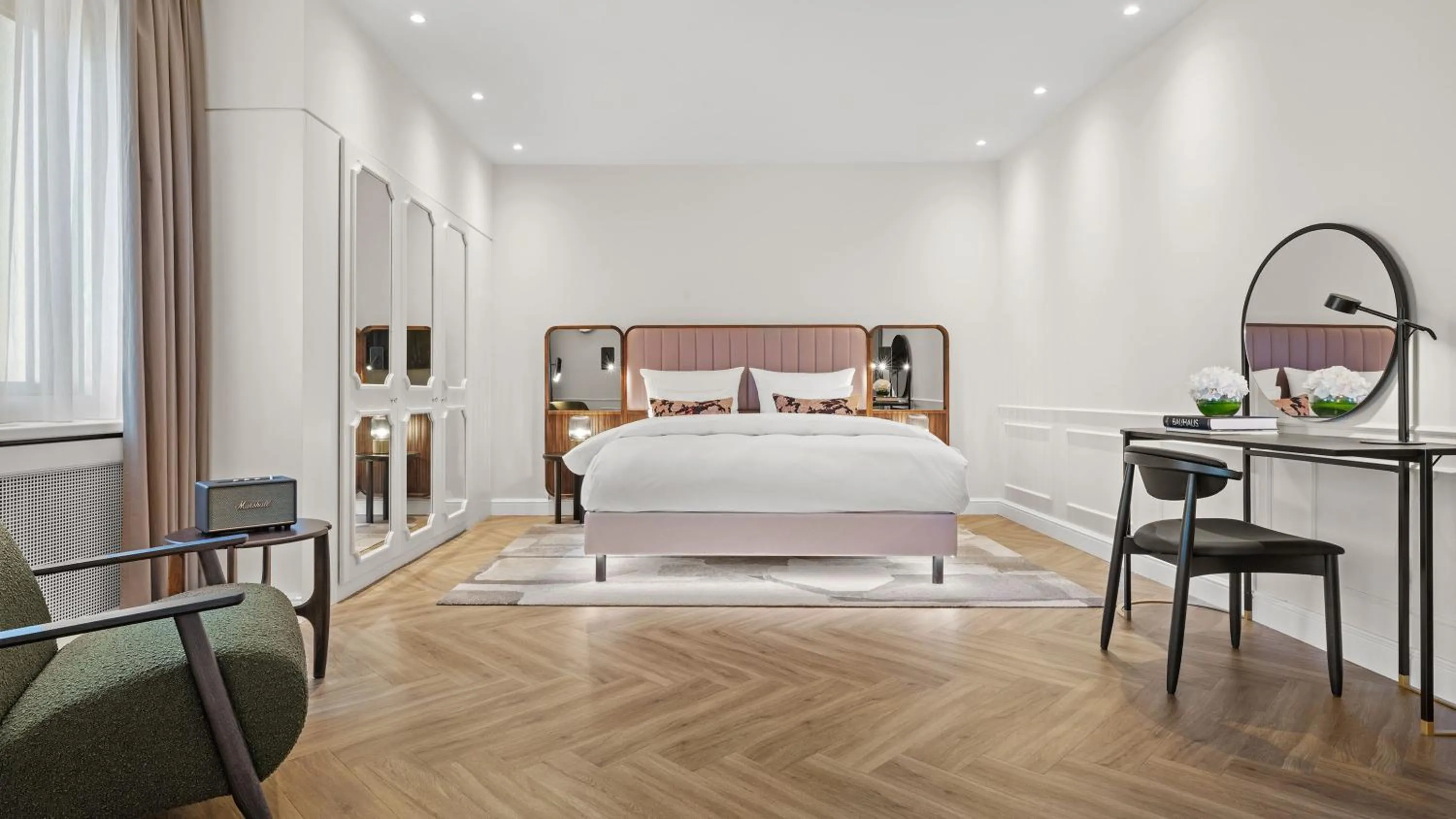 Photo of the whole room, Bed in Hotel Bristol Berlin