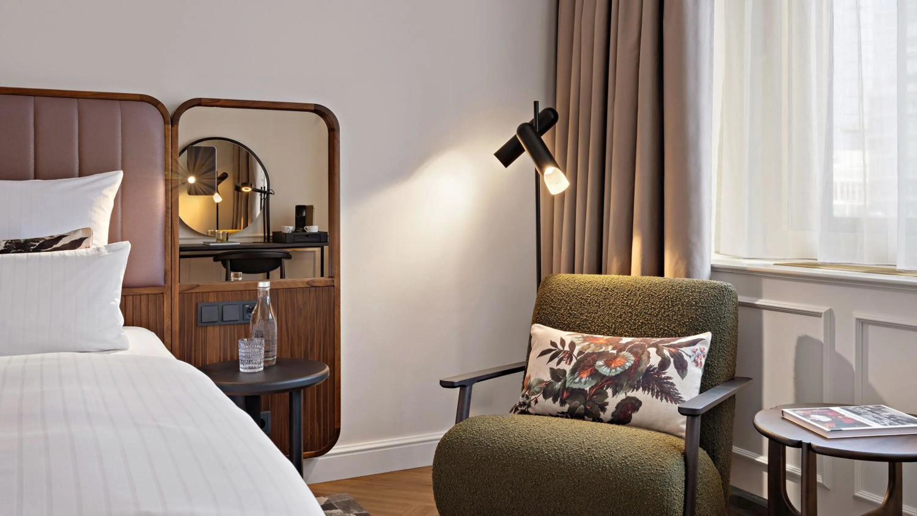 Photo of the whole room, Bed in Hotel Bristol Berlin