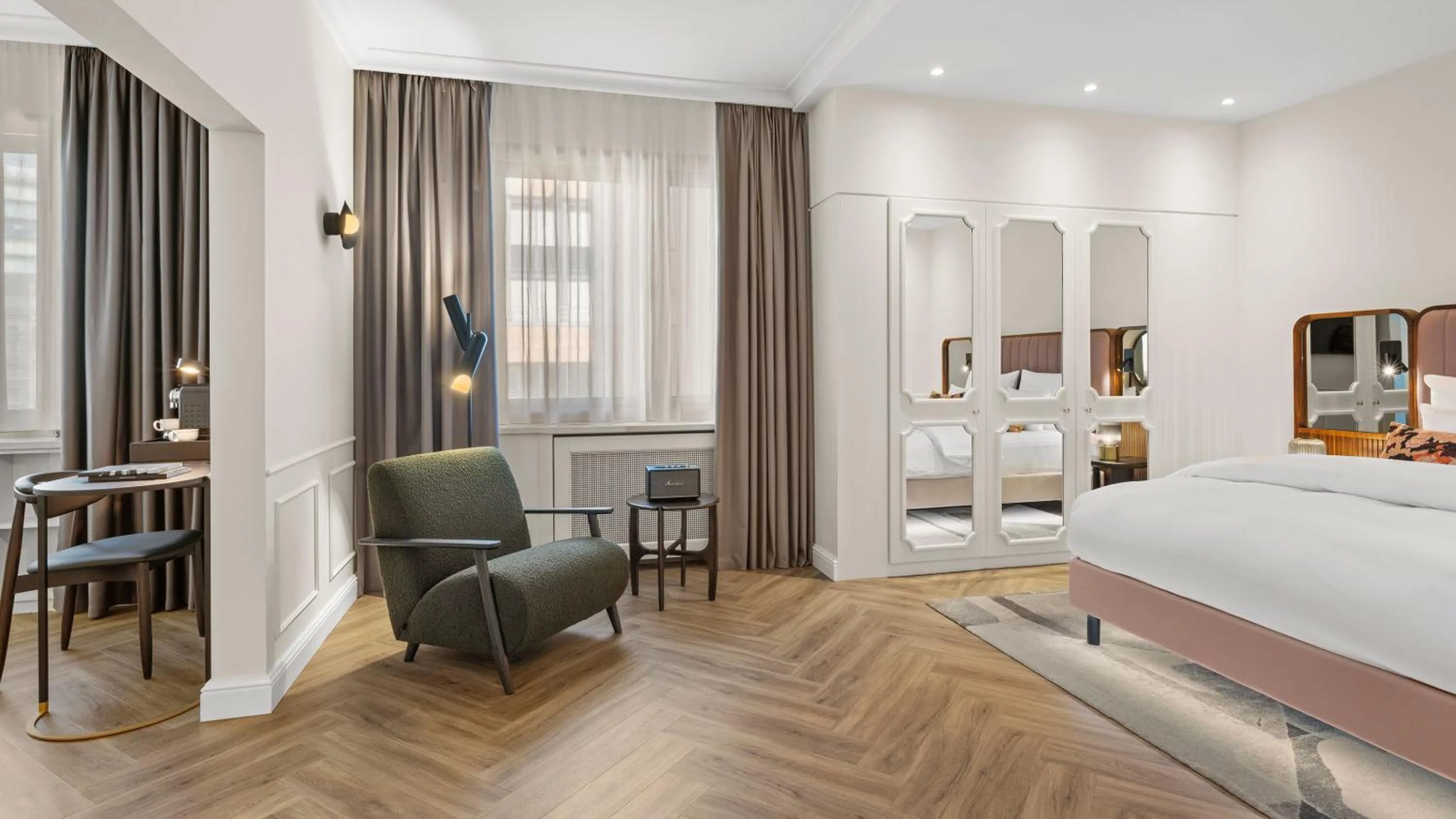 Photo of the whole room, Bed in Hotel Bristol Berlin