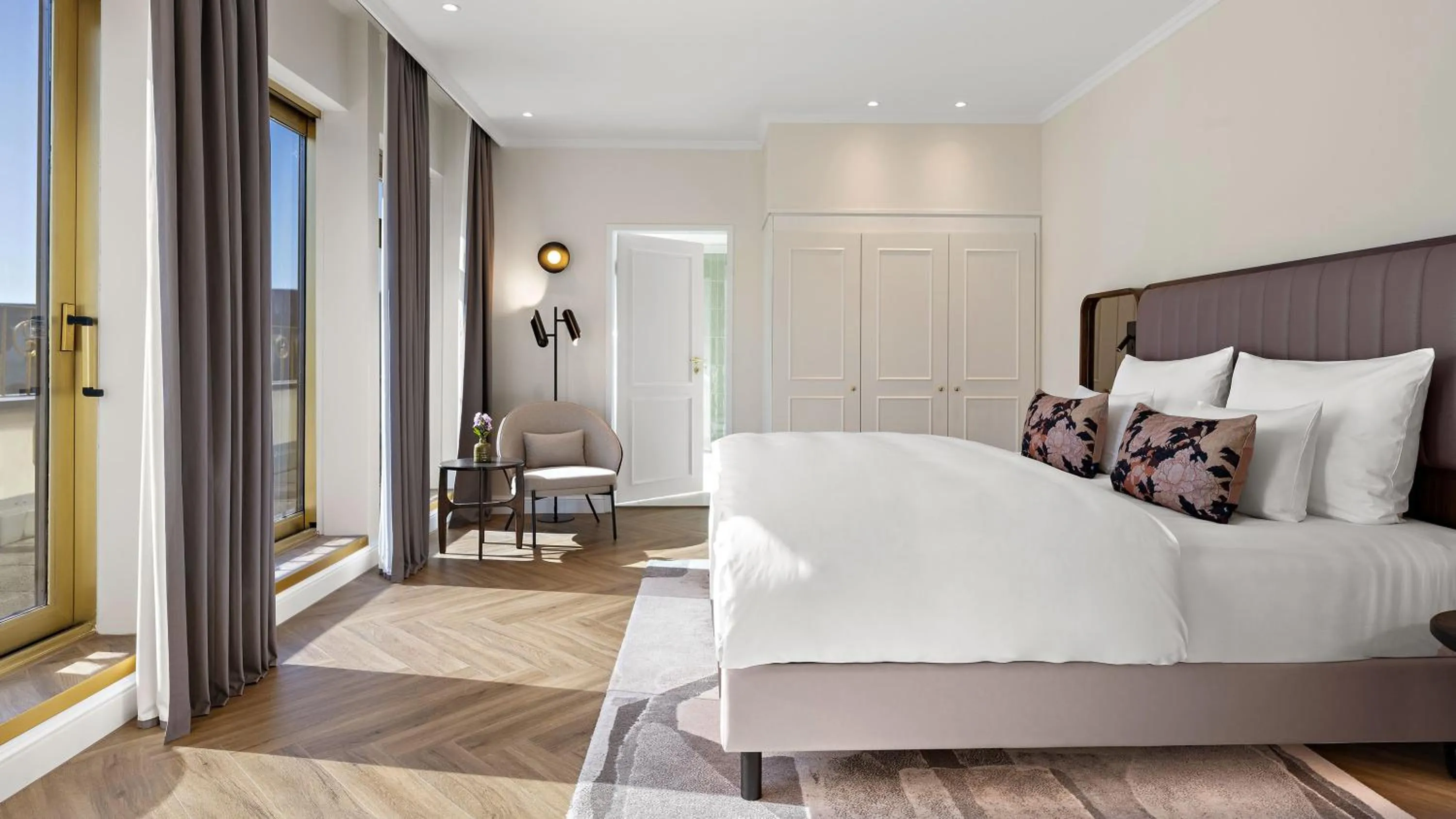 Photo of the whole room, Bed in Hotel Bristol Berlin