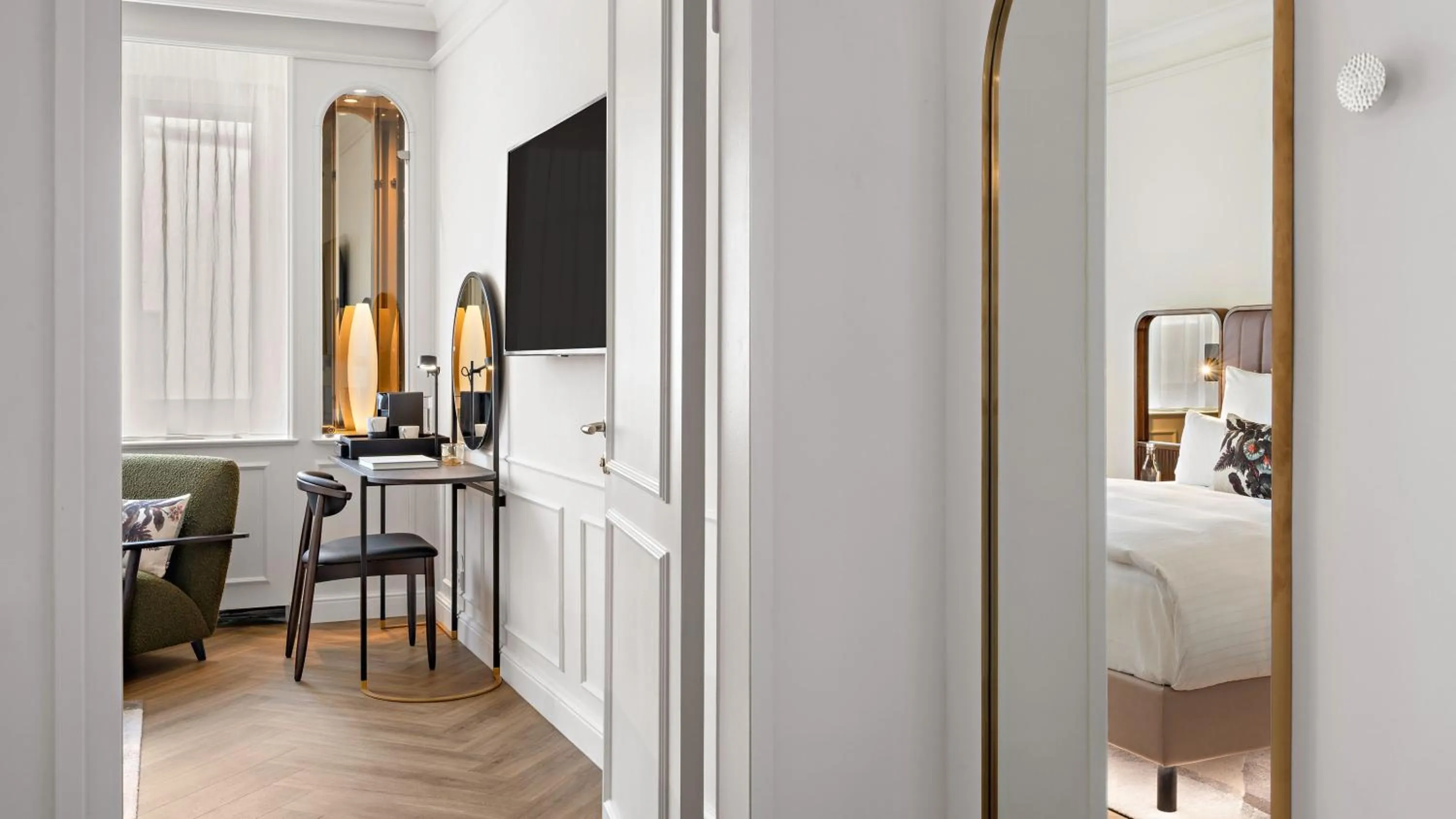 Bedroom, Bed in Hotel Bristol Berlin