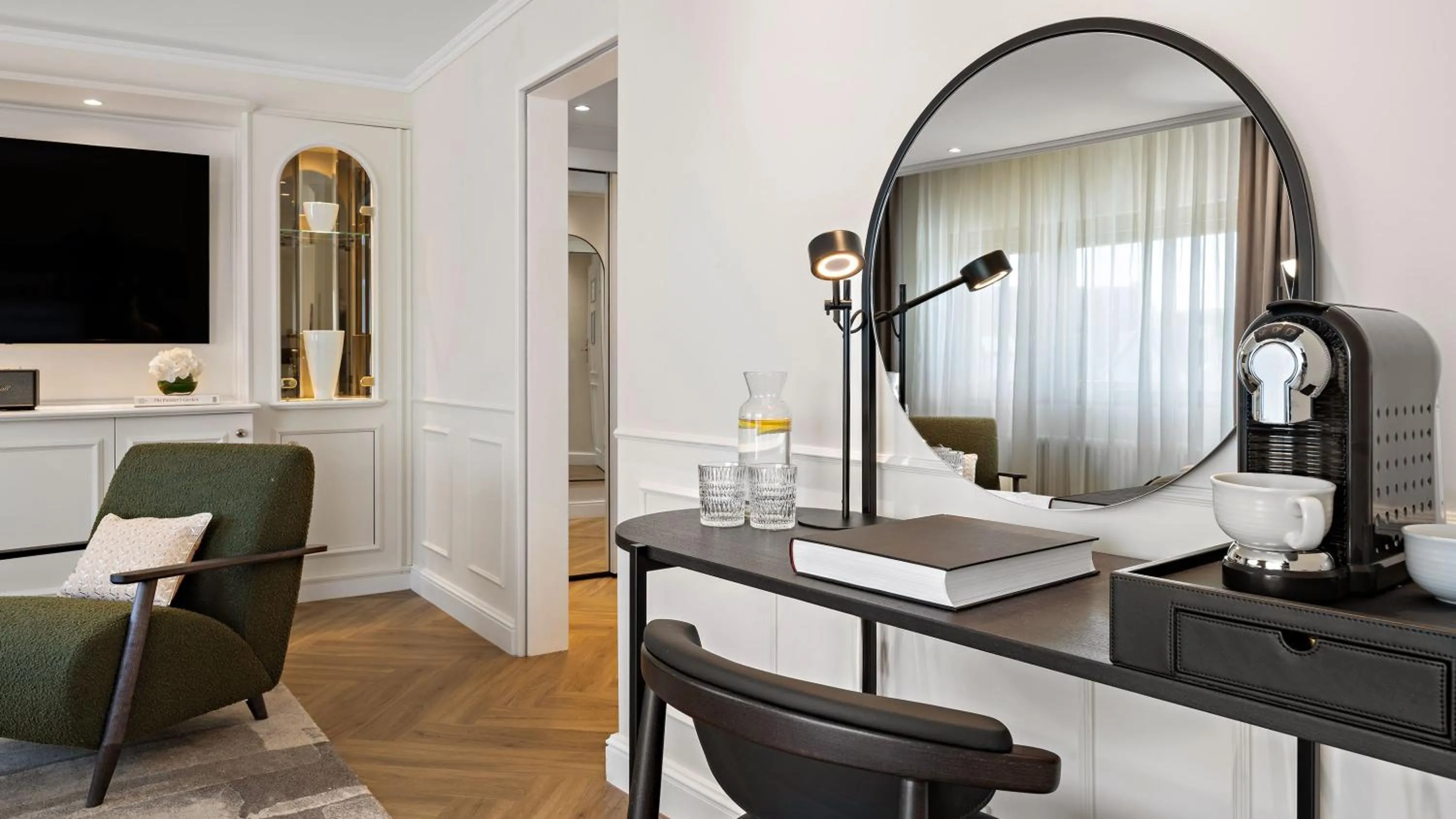 Living room in Hotel Bristol Berlin