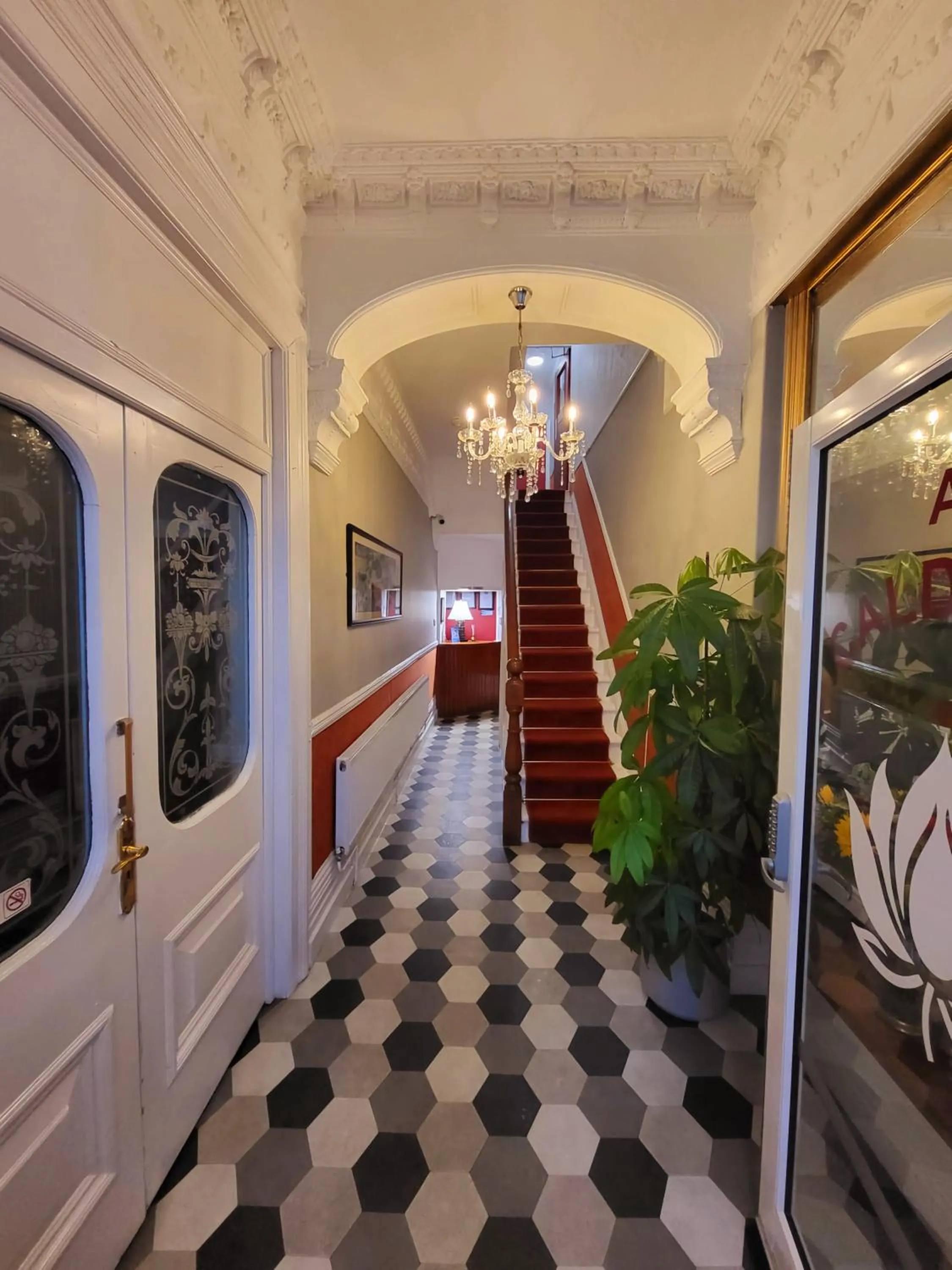 Facade/entrance in At Caledonia