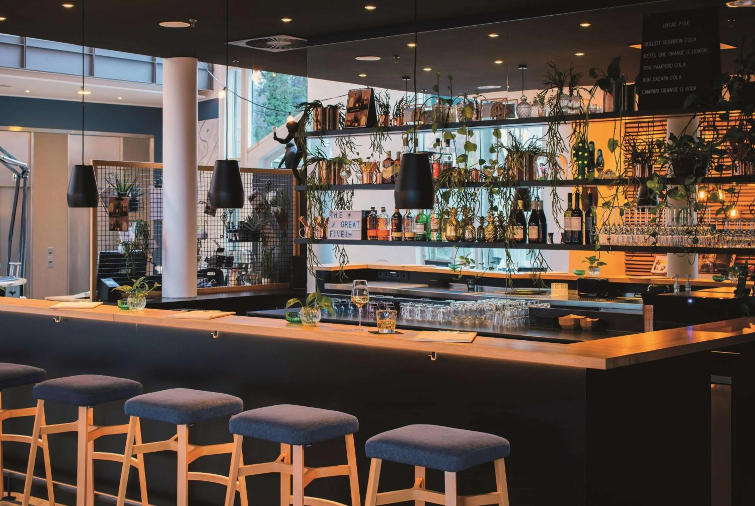 Lounge or bar in Vienna House Easy by Wyndham Bad Oeynhausen