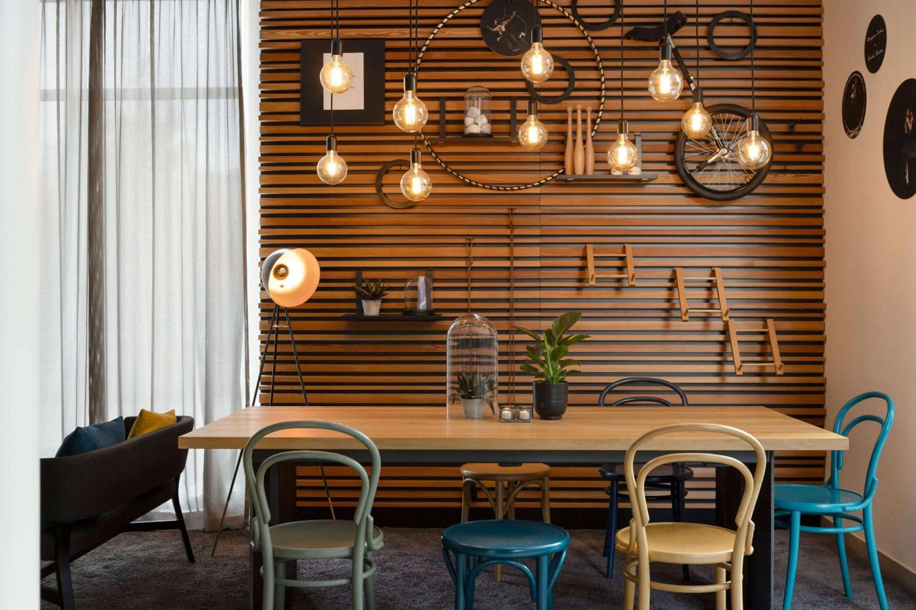 Lounge or bar in Vienna House Easy by Wyndham Bad Oeynhausen