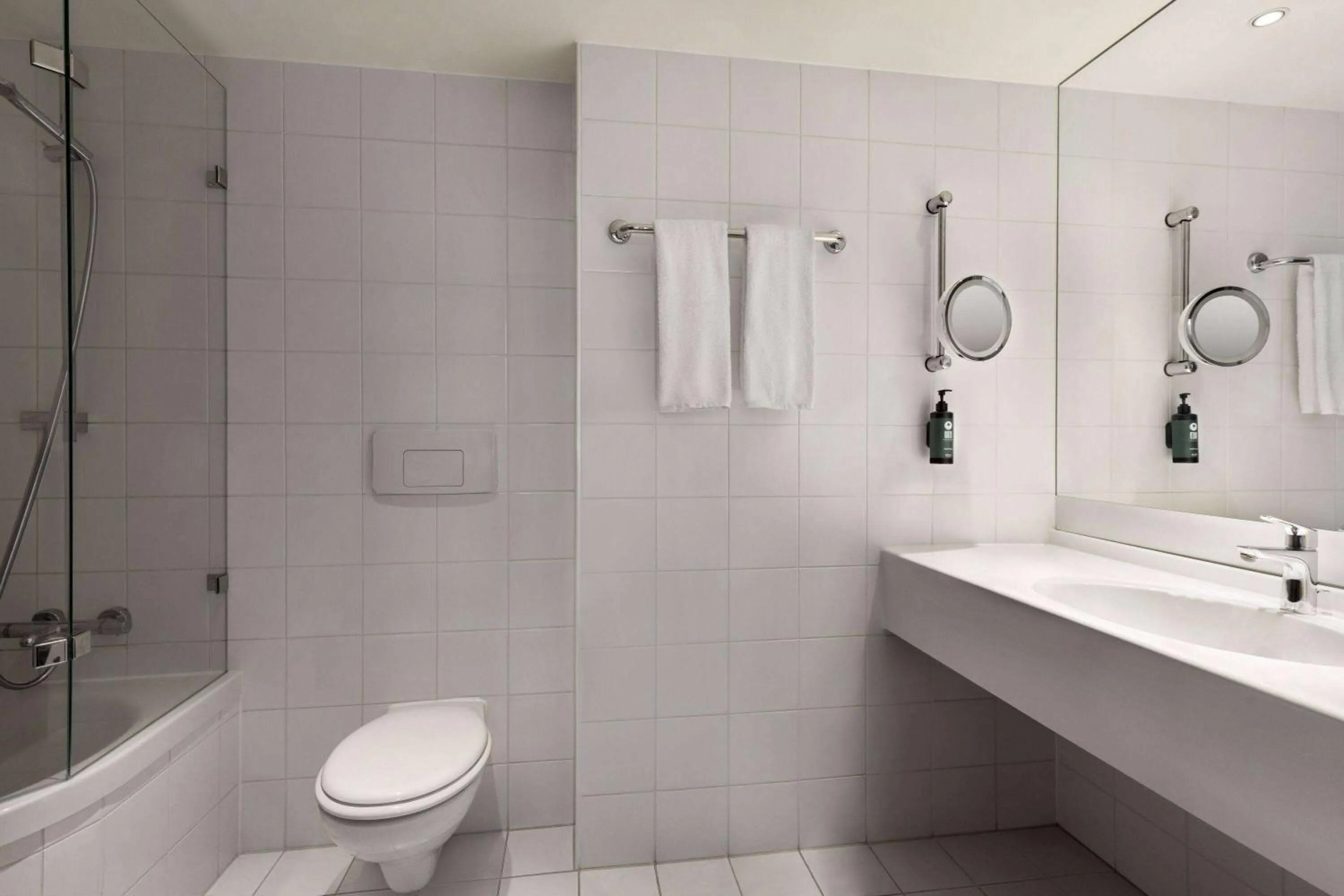 TV and multimedia in Vienna House Easy by Wyndham Bad Oeynhausen