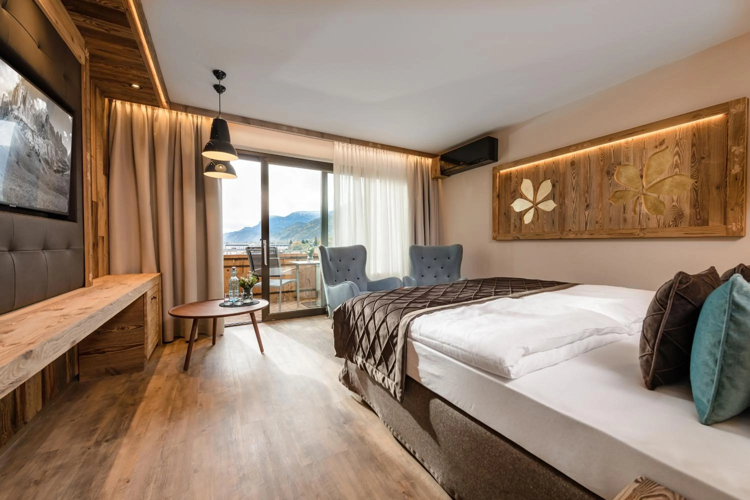 Bedroom, Bed in MONDI Hotel Tscherms