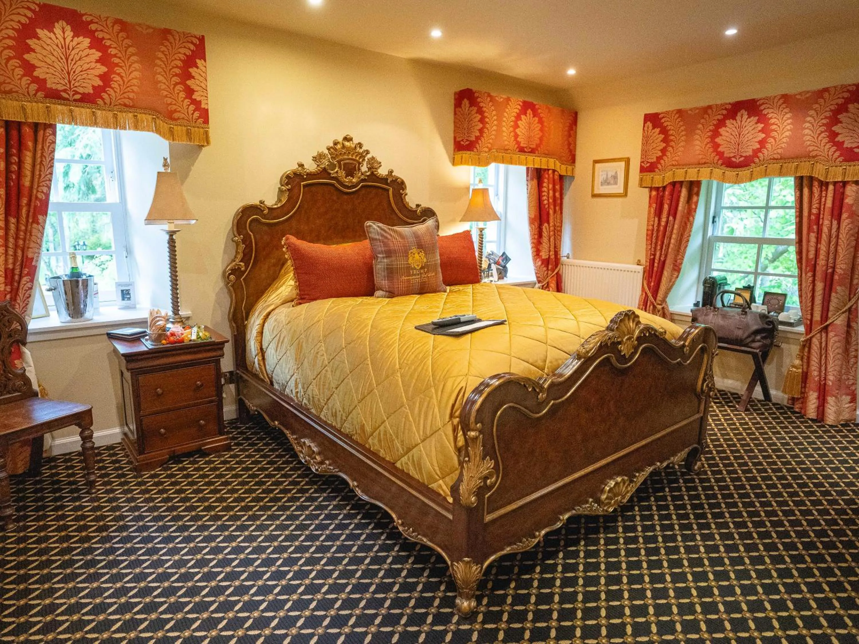 Bed in Trump MacLeod House & Lodge, Scotland