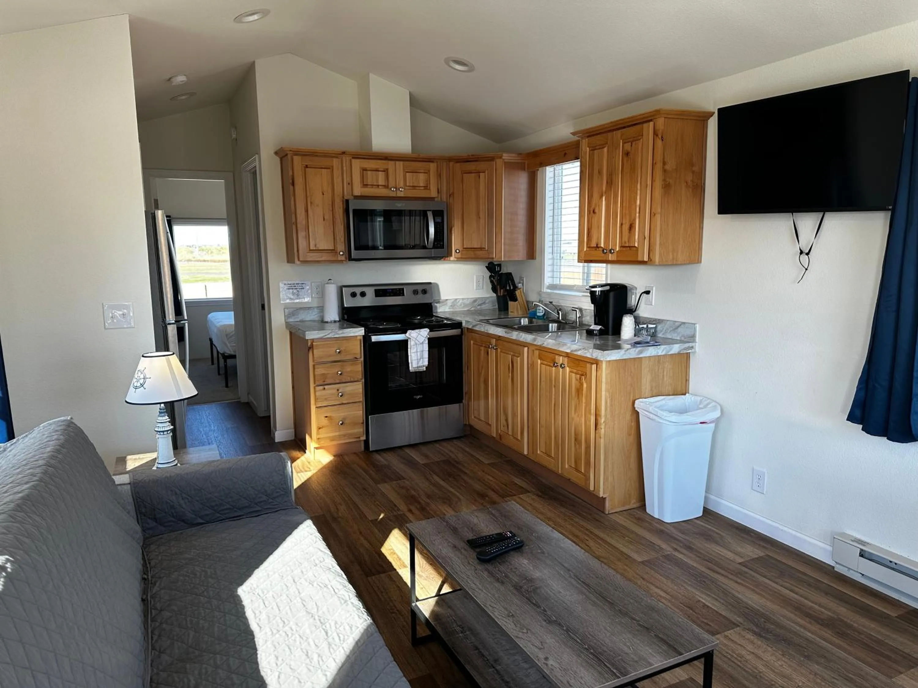 TV and multimedia in Westport Inn Cabins