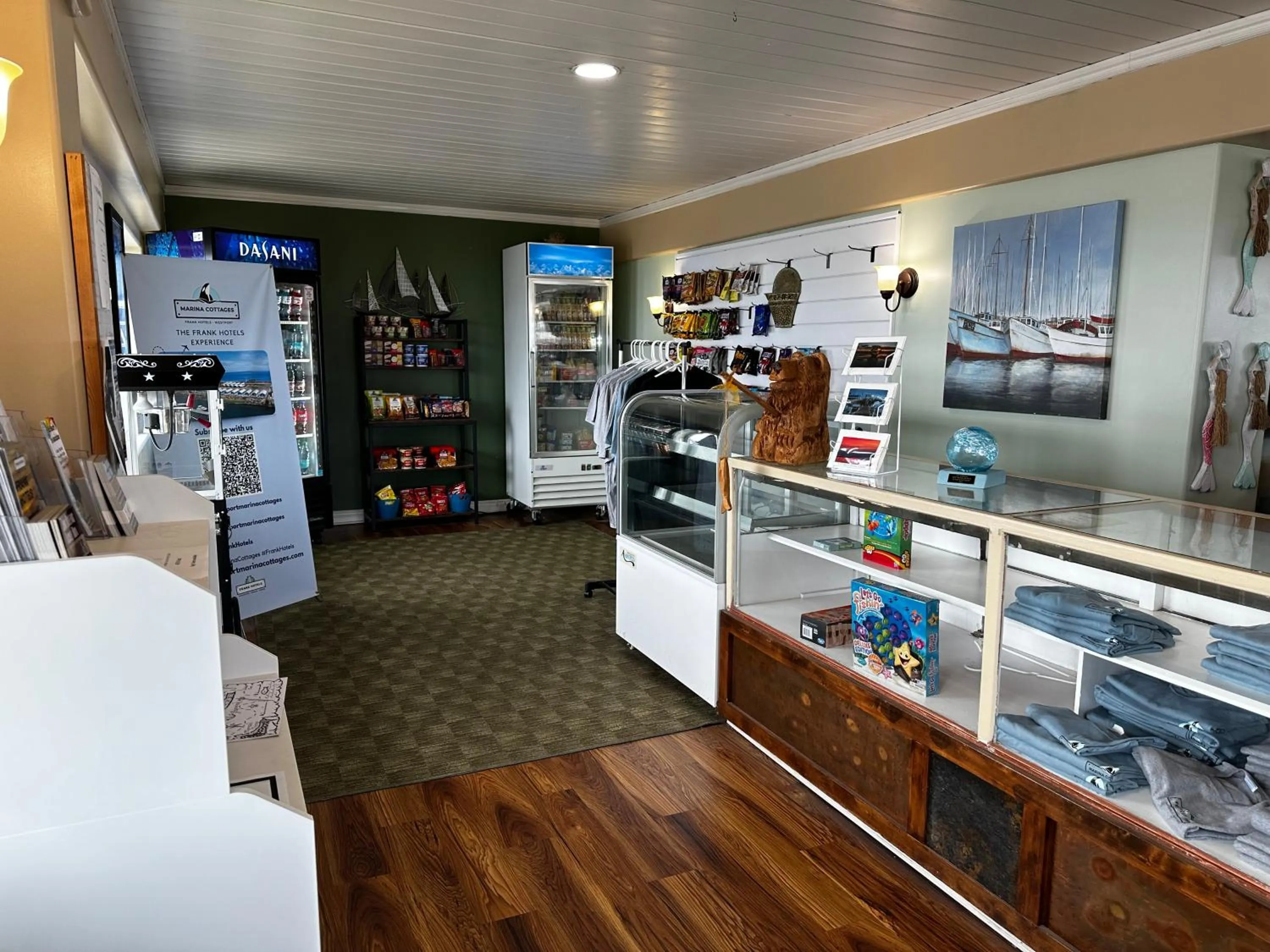 Lobby or reception in Westport Inn Cabins