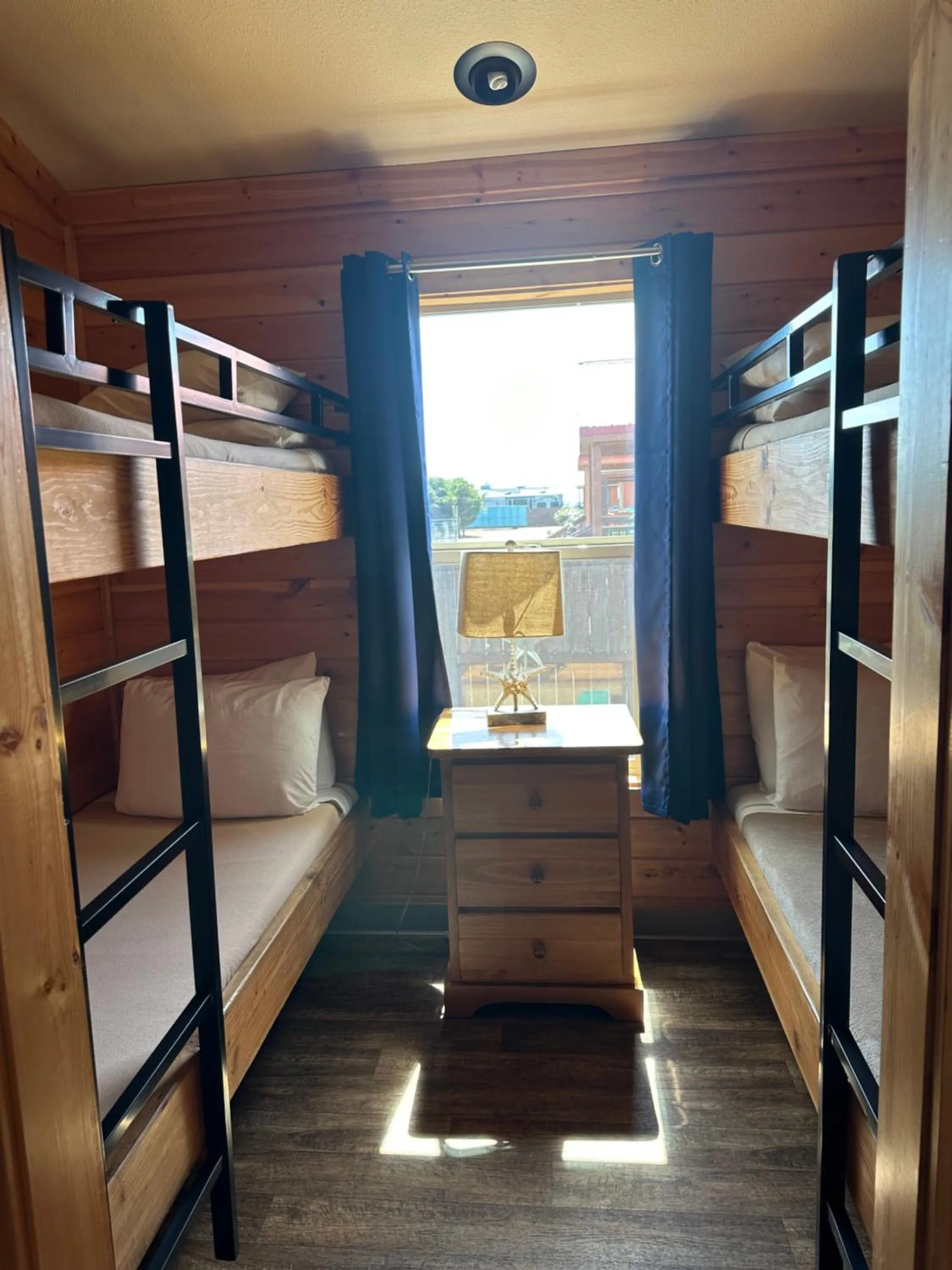 bunk bed, Bed in Westport Inn Cabins