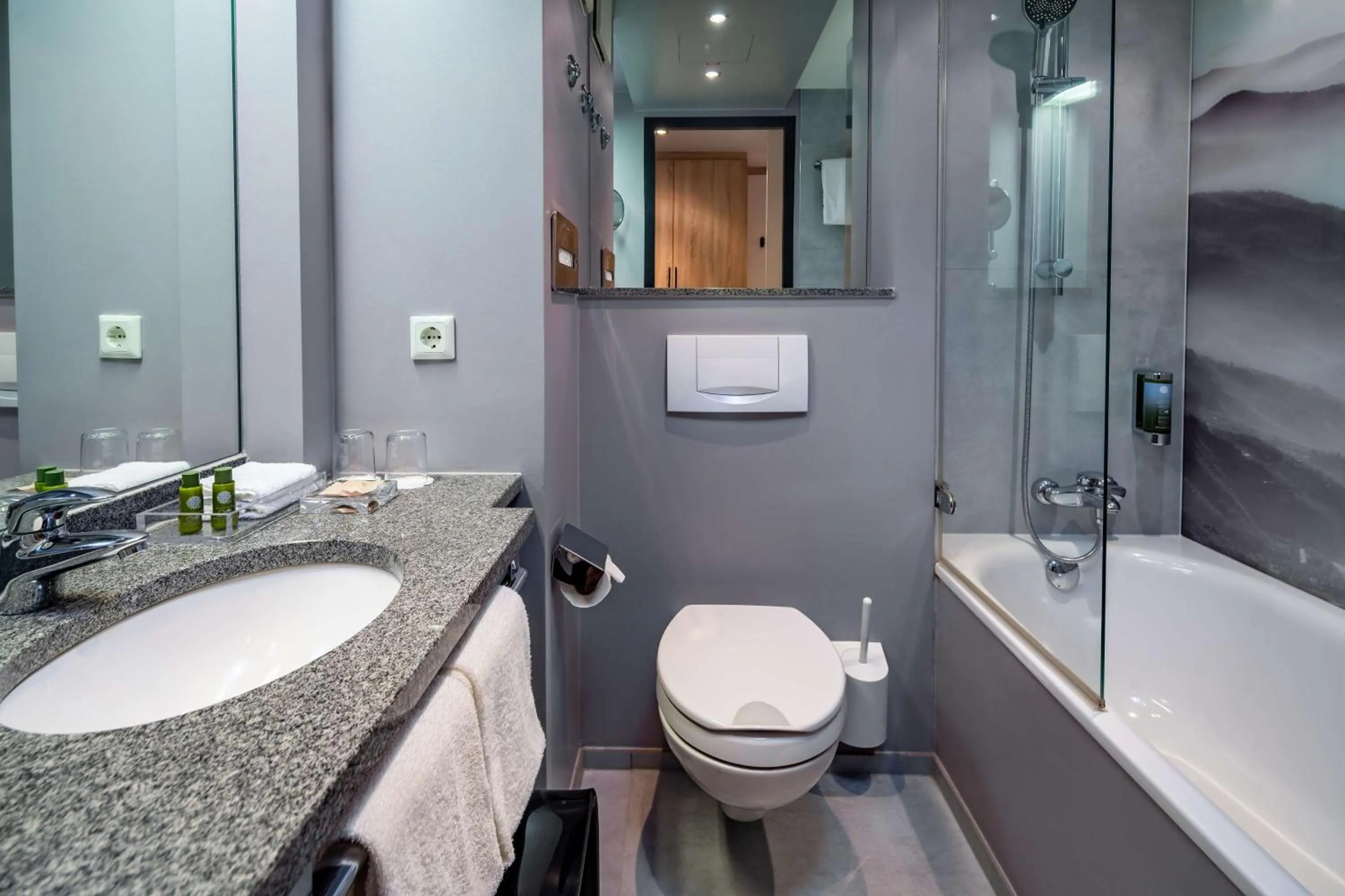 Bathroom in Park Plaza Trier