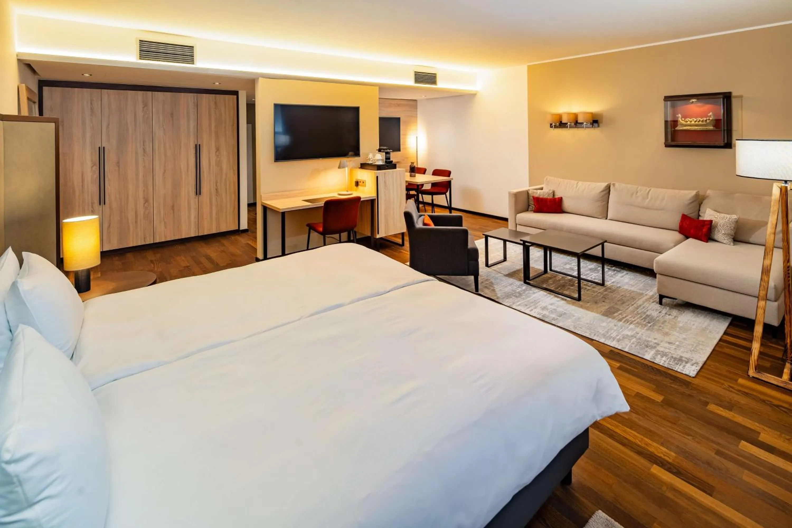 Photo of the whole room, Bed in Park Plaza Trier