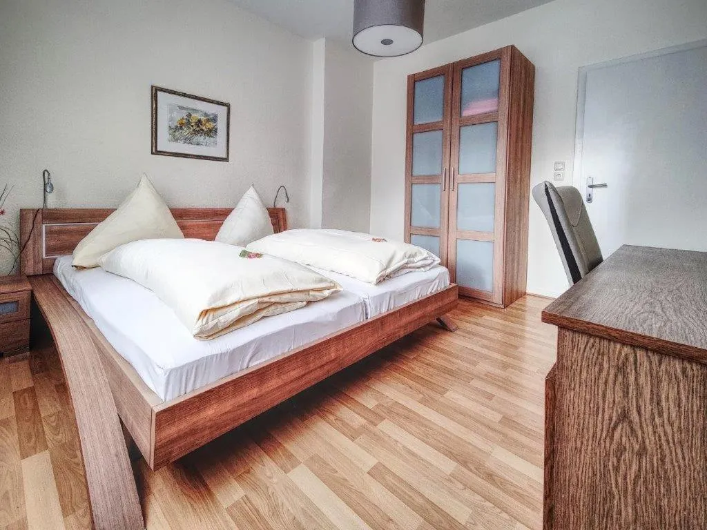 Bedroom, Bed in Hotel Lousberg