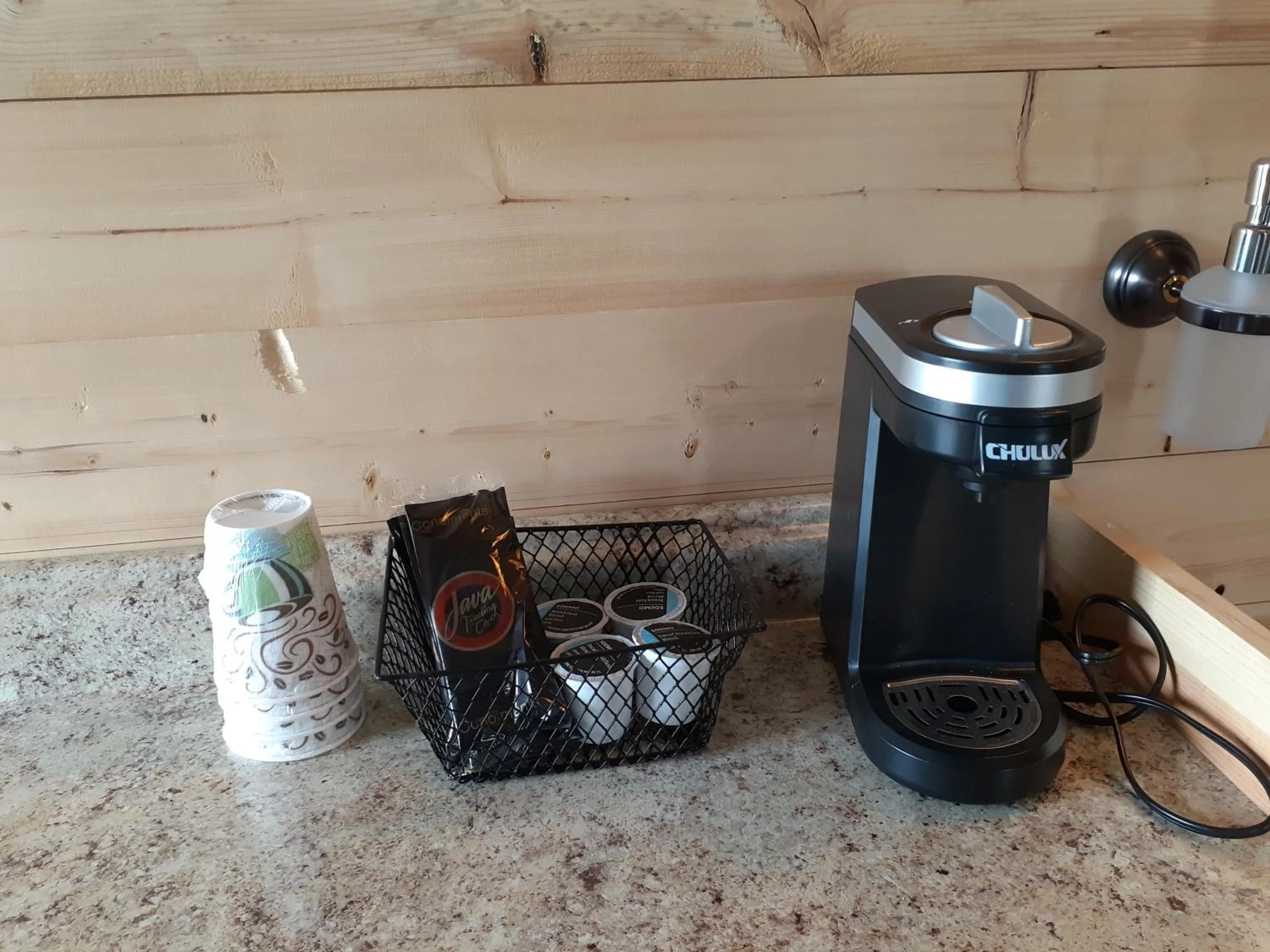 Coffee/tea facilities in Glacier Acres Guest Ranch