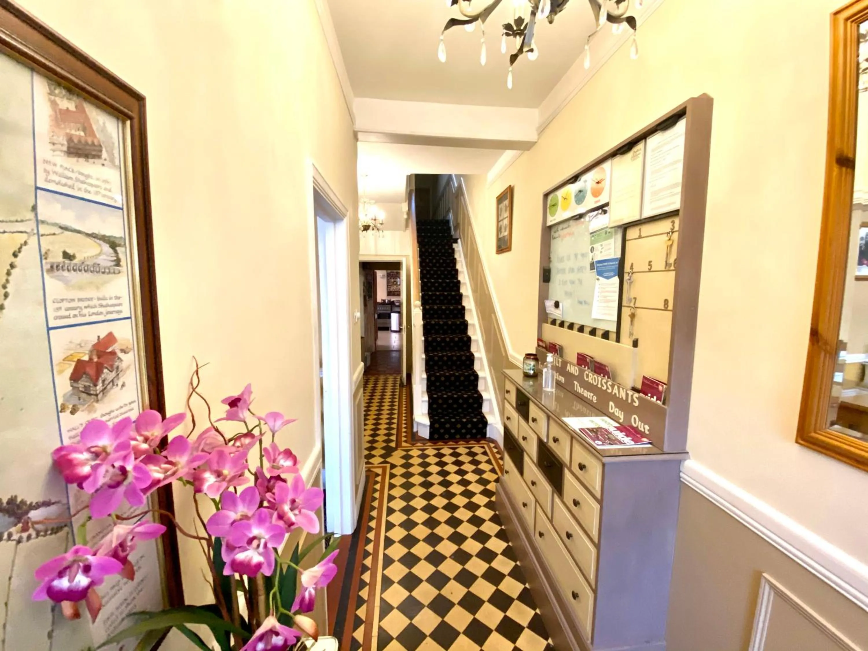 Lobby or reception in Quilt and Croissants Guest House