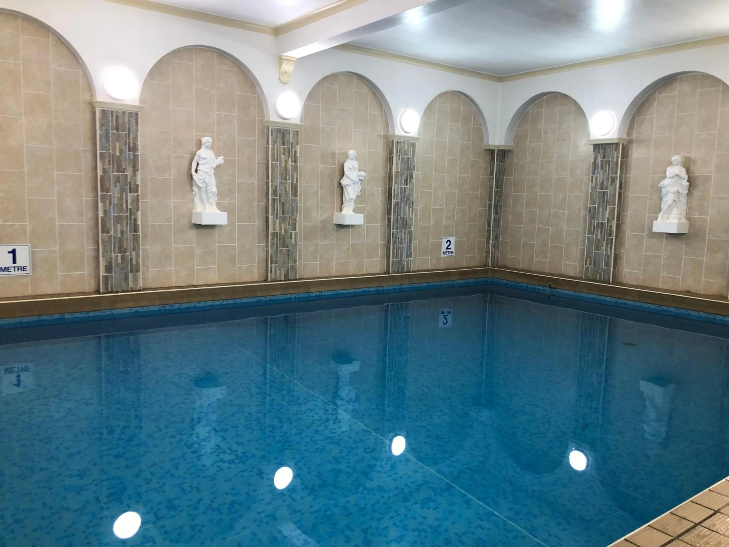 Swimming pool in Chatsworth House Hotel