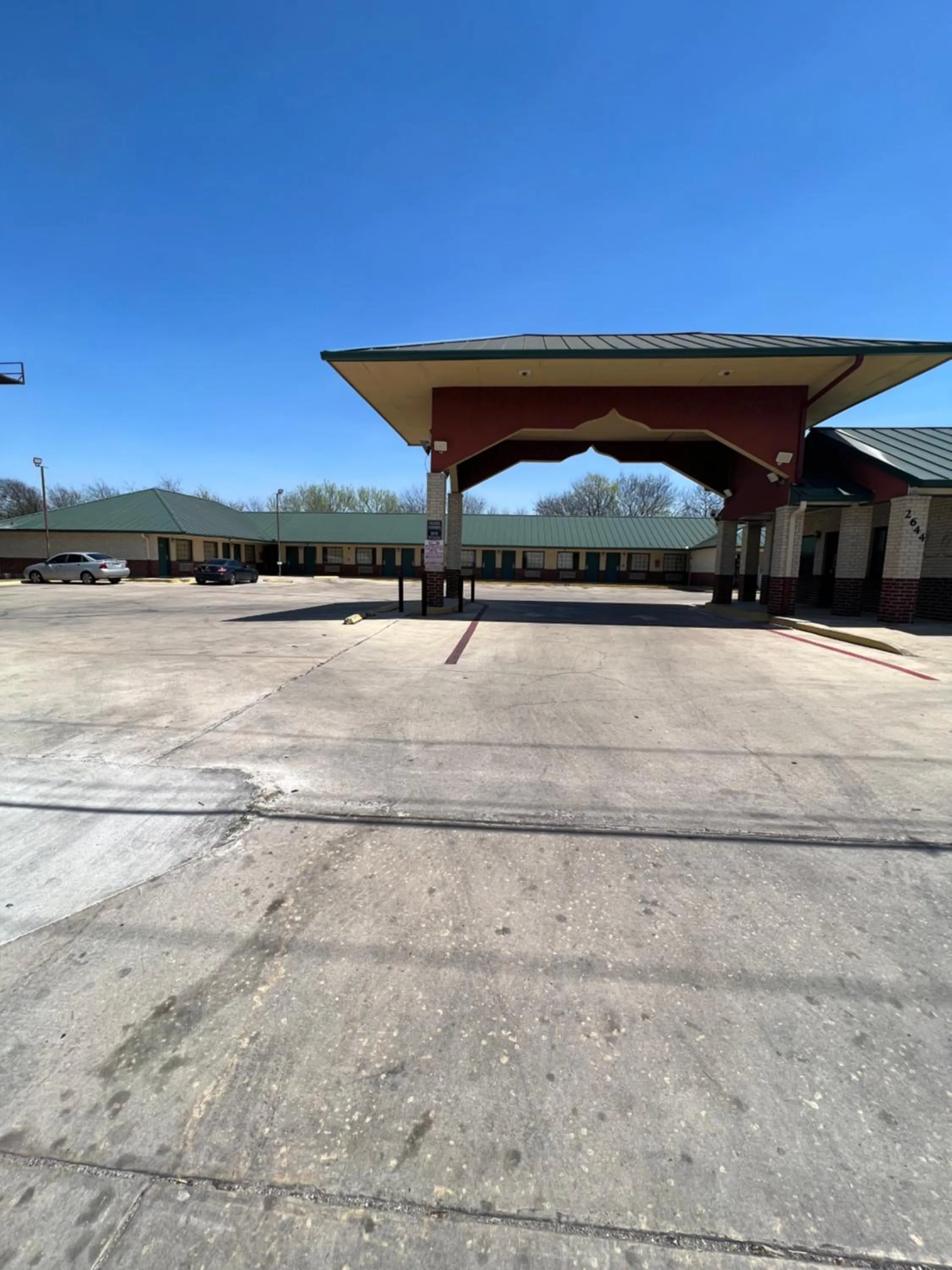 Property building in COUNTRY INN MOTEL