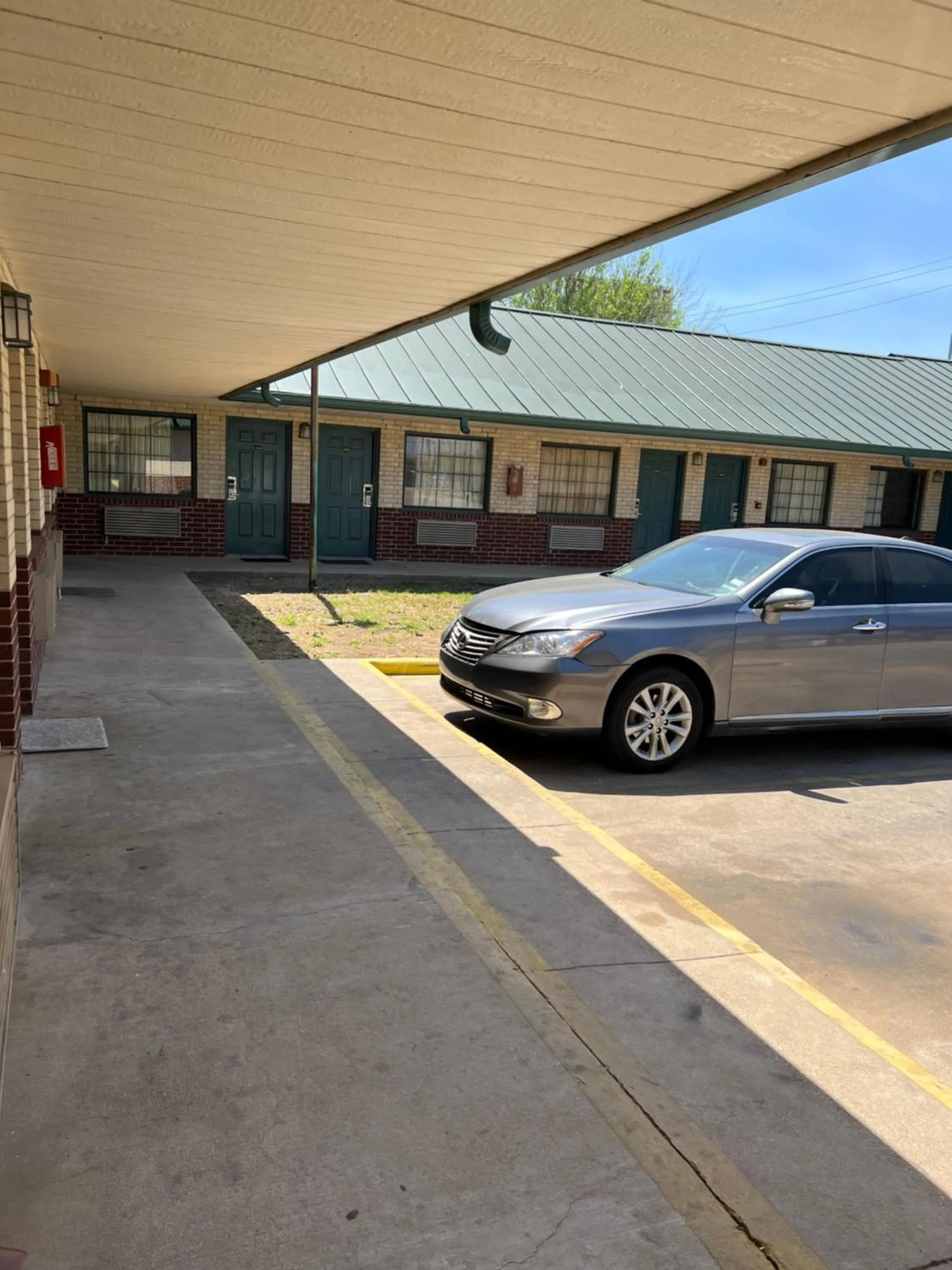 Property building in COUNTRY INN MOTEL