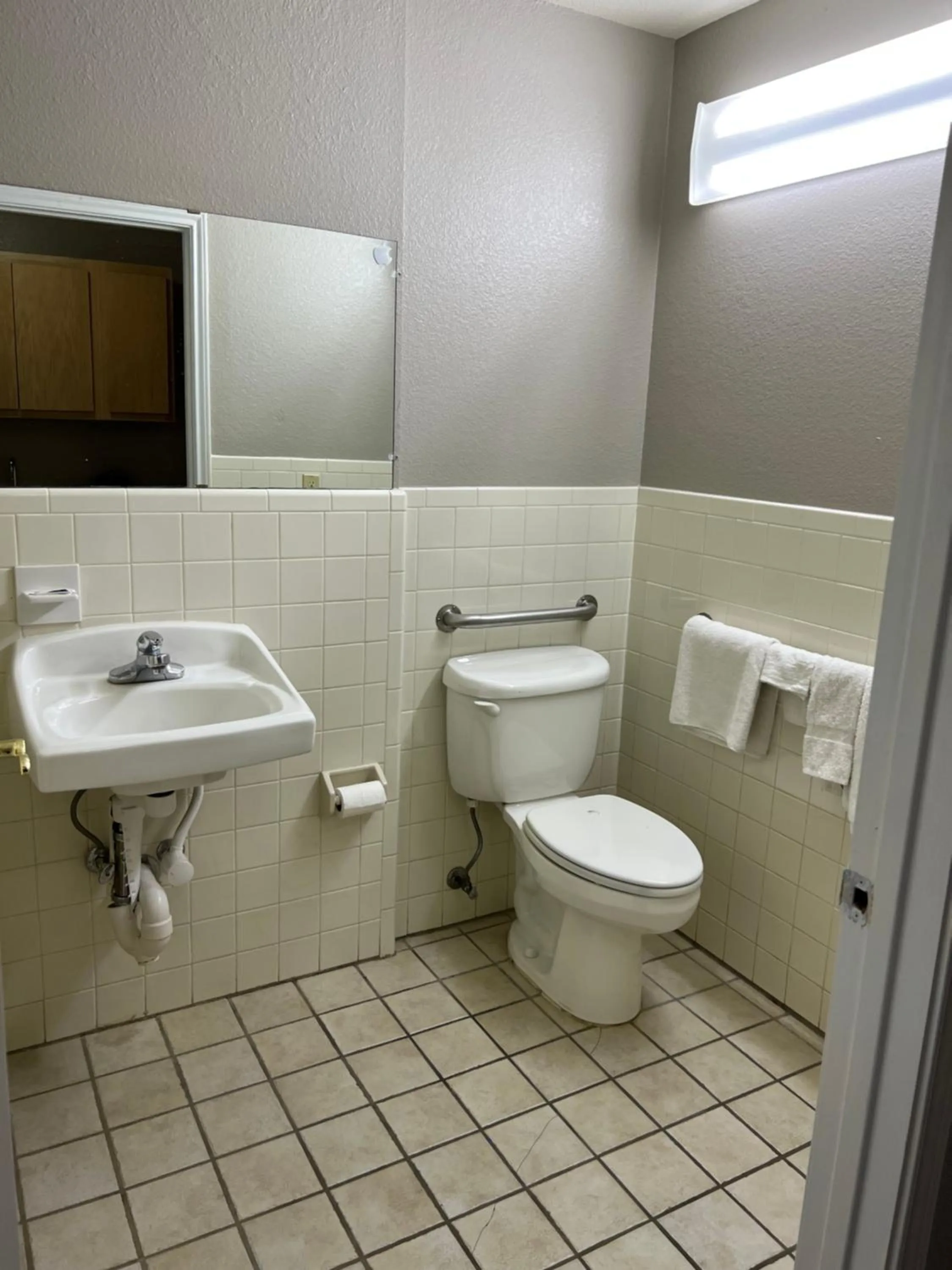 Bathroom in COUNTRY INN MOTEL