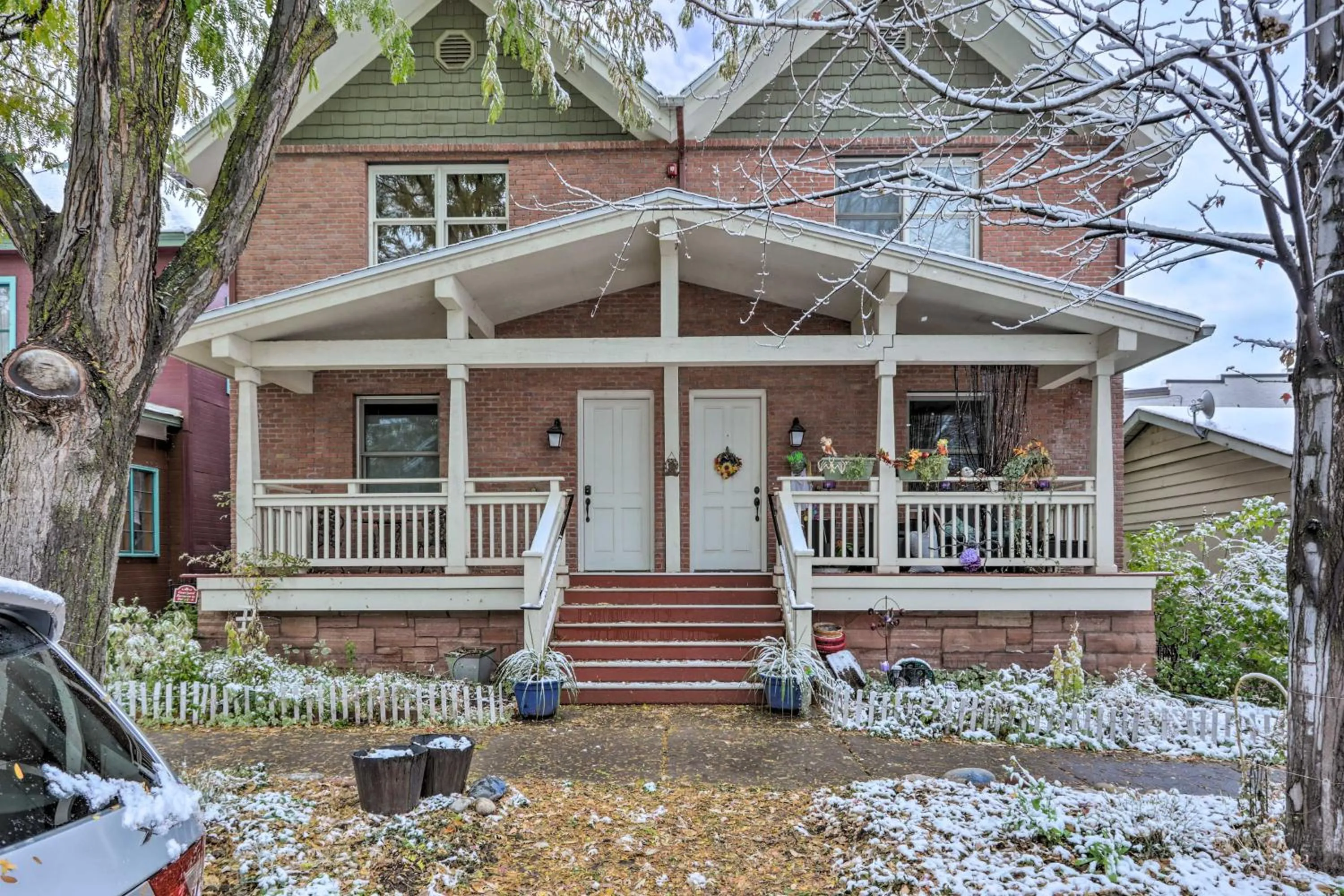 Cozy Central Glenwood Springs Condo with 2 Decks!