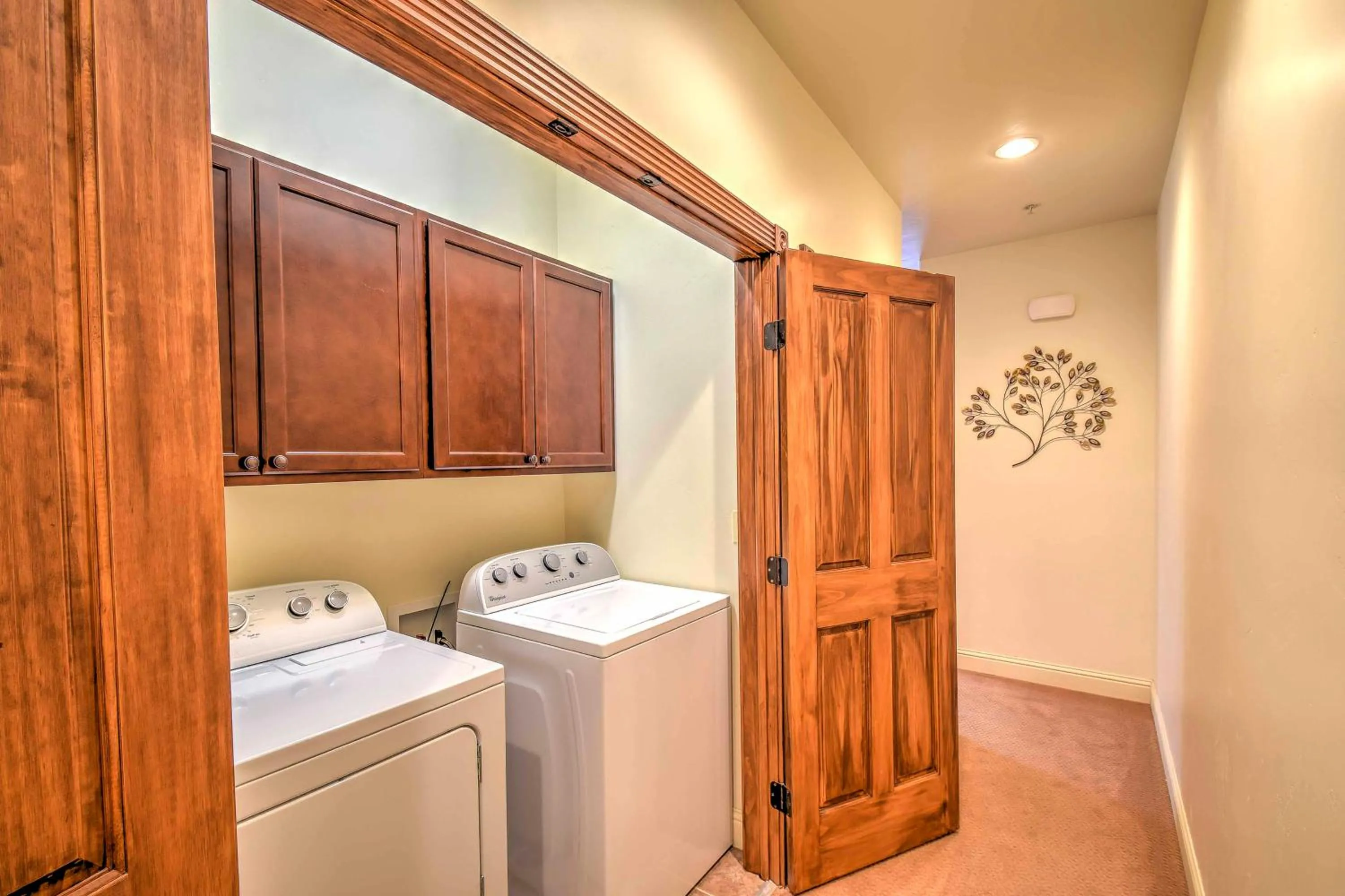 Cozy Central Glenwood Springs Condo with 2 Decks!