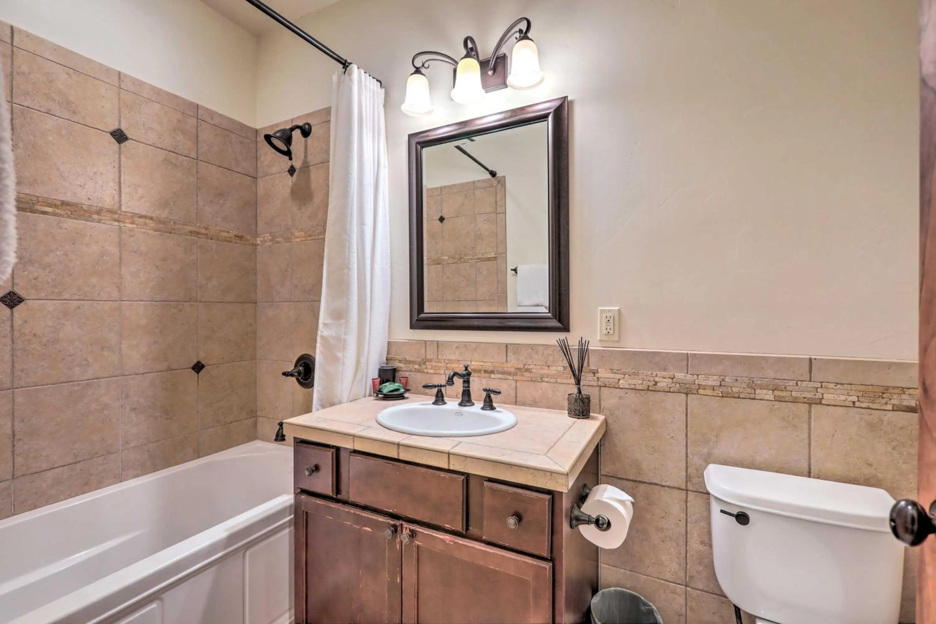 Cozy Central Glenwood Springs Condo with 2 Decks!