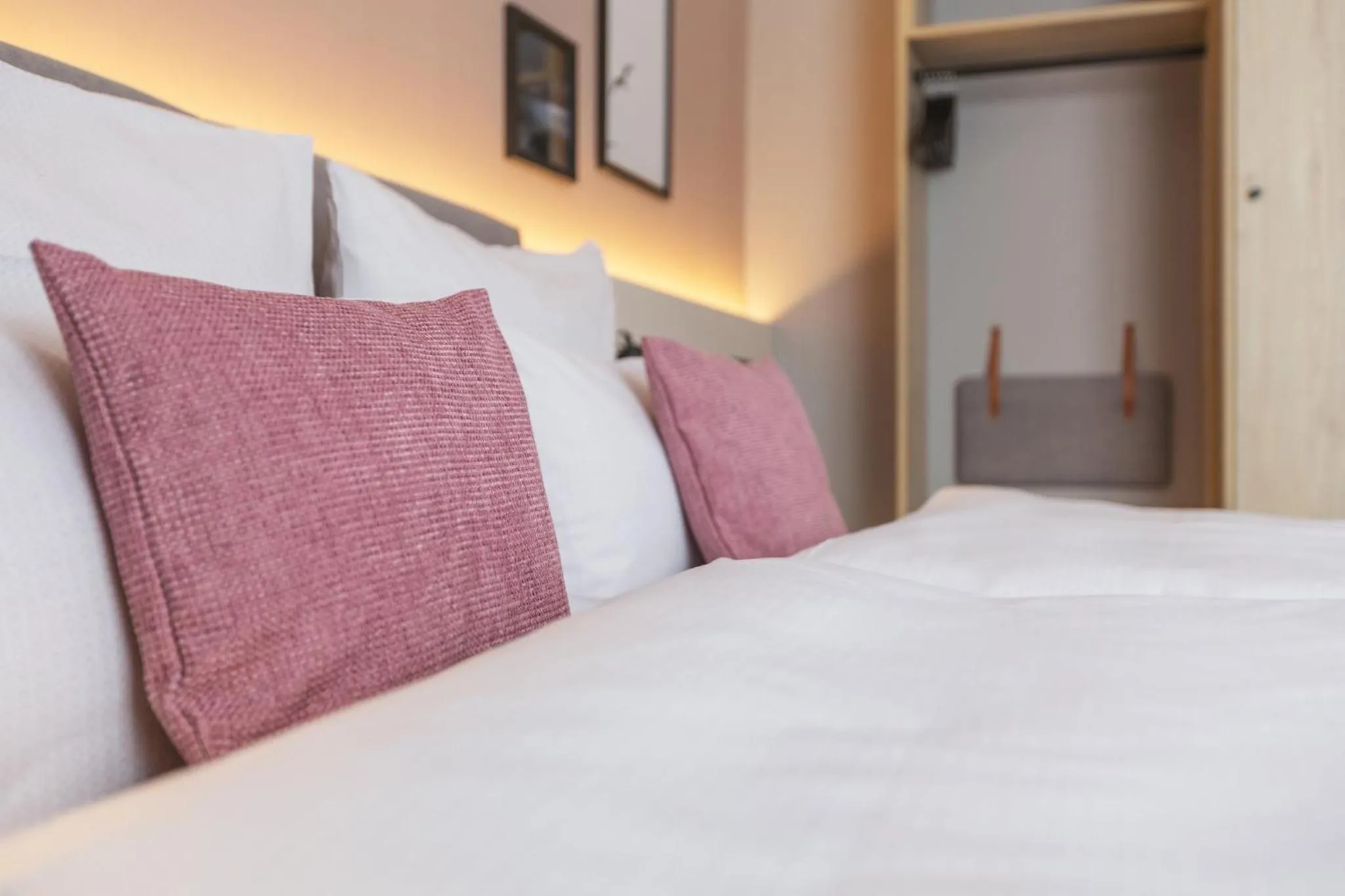 Photo of the whole room, Bed in Garner Hotel Berlin - Ku'Damm by IHG