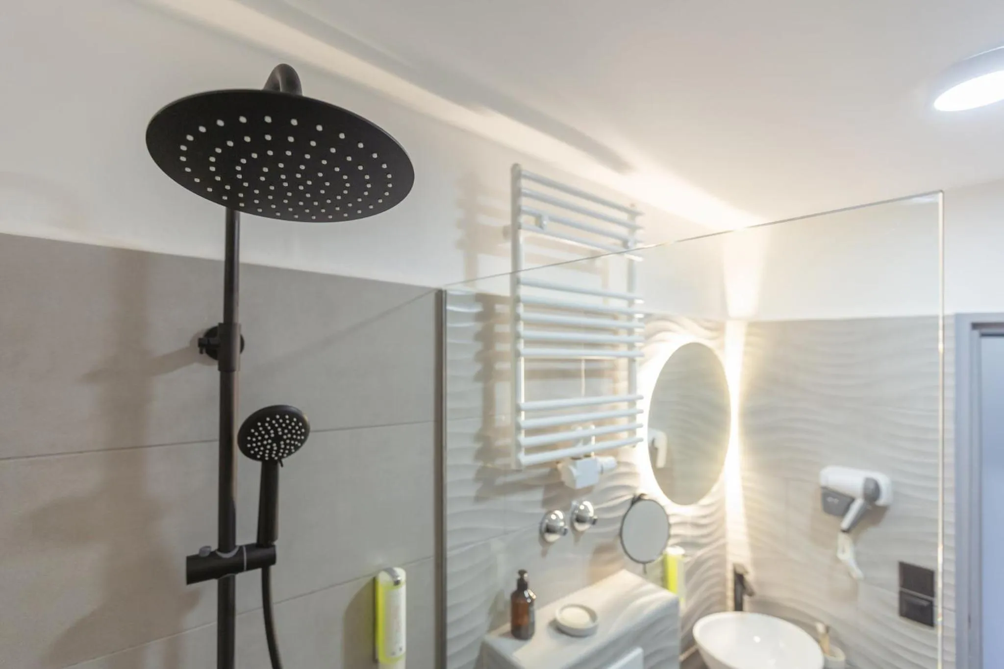 Bathroom in Garner Hotel Berlin - Ku'Damm by IHG