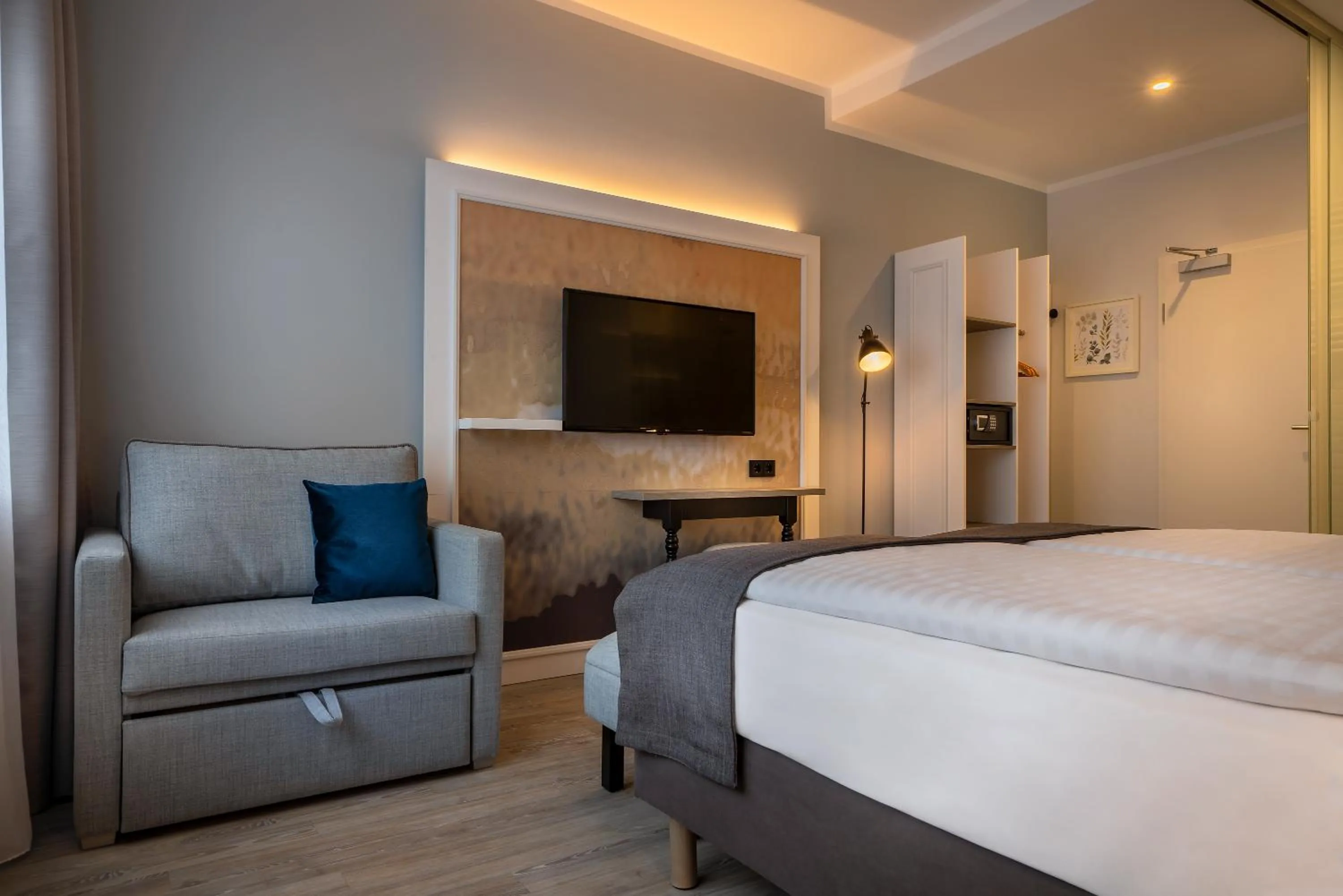 Photo of the whole room, Bed in Yggotel Ravn