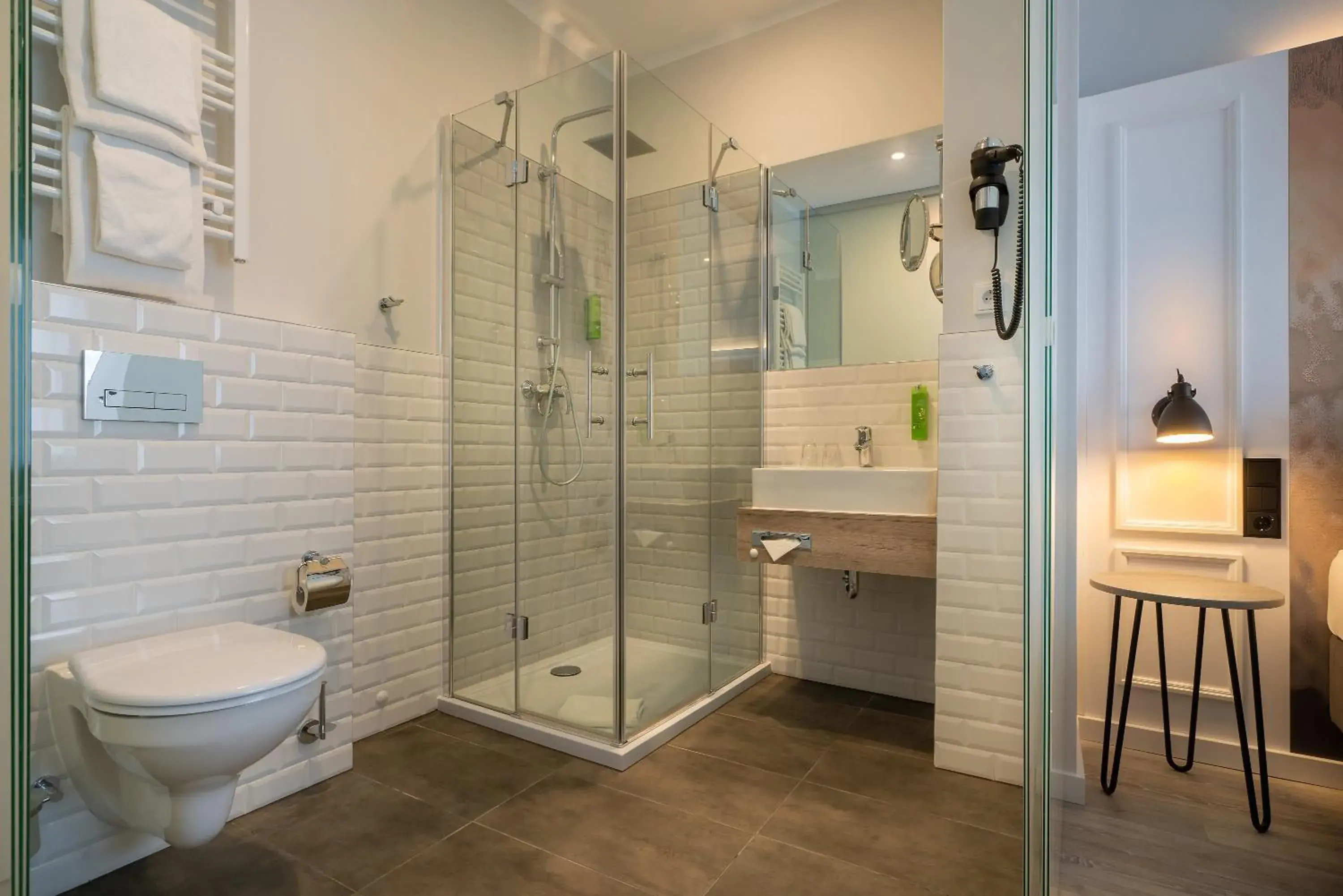 Standard Queen Room with Balcony - Up to Three Adults in Garner Hotel Berlin - Wilmersdorf by IHG Standard Queen Room with Balcony - Up to Three Adults in Garner Hotel Berlin - Wilmersdorf by IHG